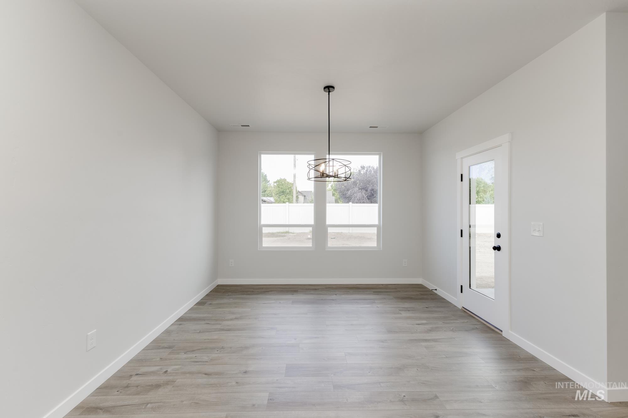 5305 S Danforth Ave Property Photo 7