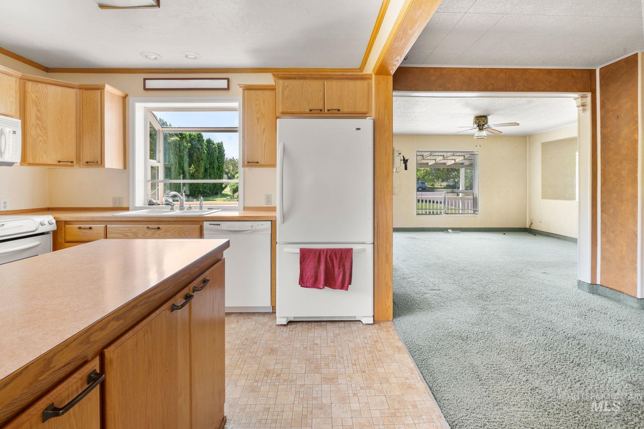 523 Burrell Avenue Property Photo 8