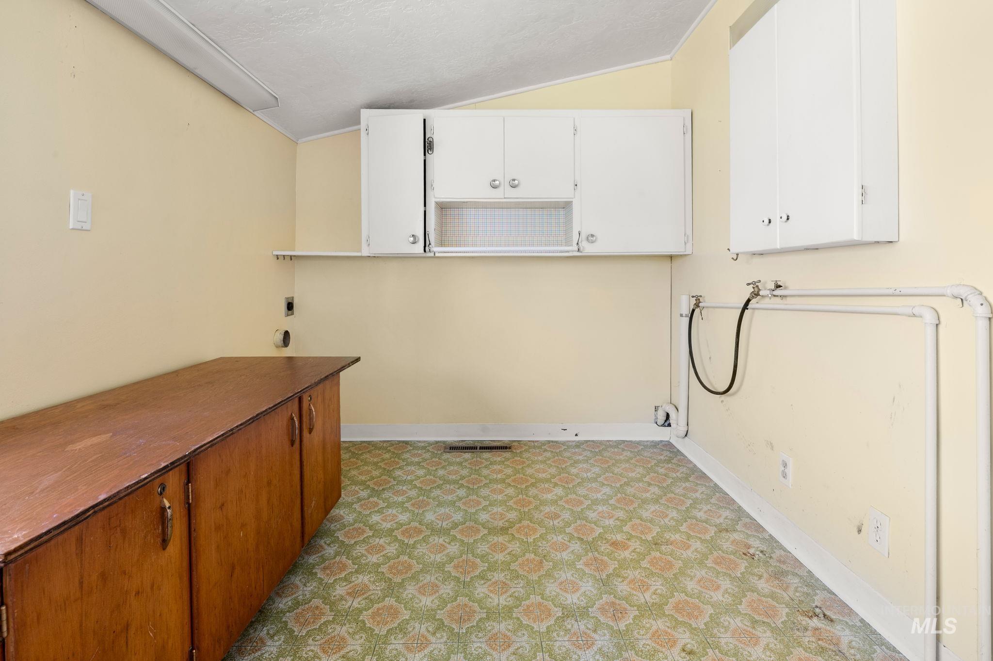 523 Burrell Avenue Property Photo 21