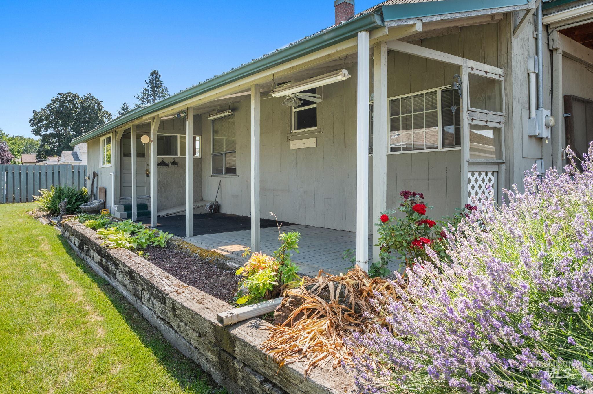 523 Burrell Avenue Property Photo 24