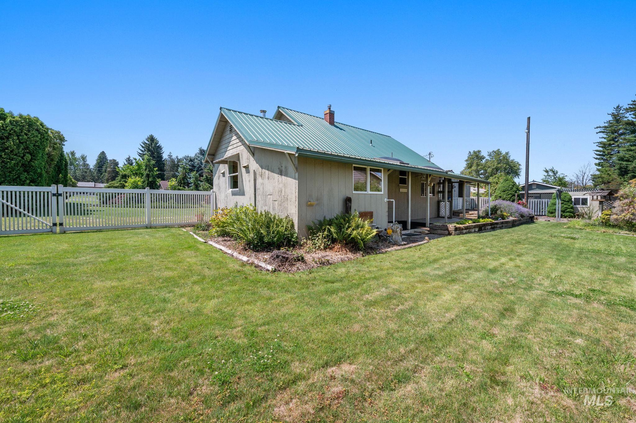 523 Burrell Avenue Property Photo 27