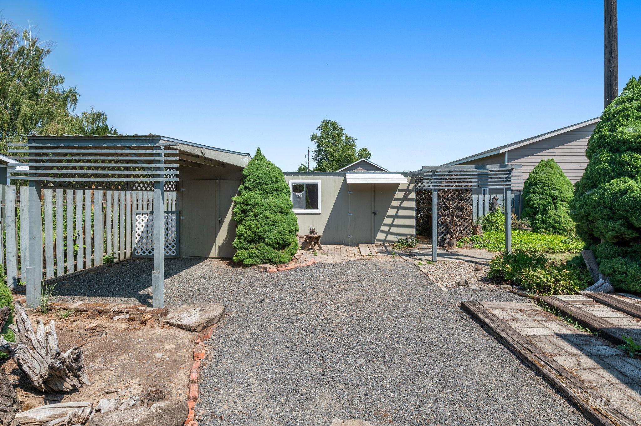 523 Burrell Avenue Property Photo 28