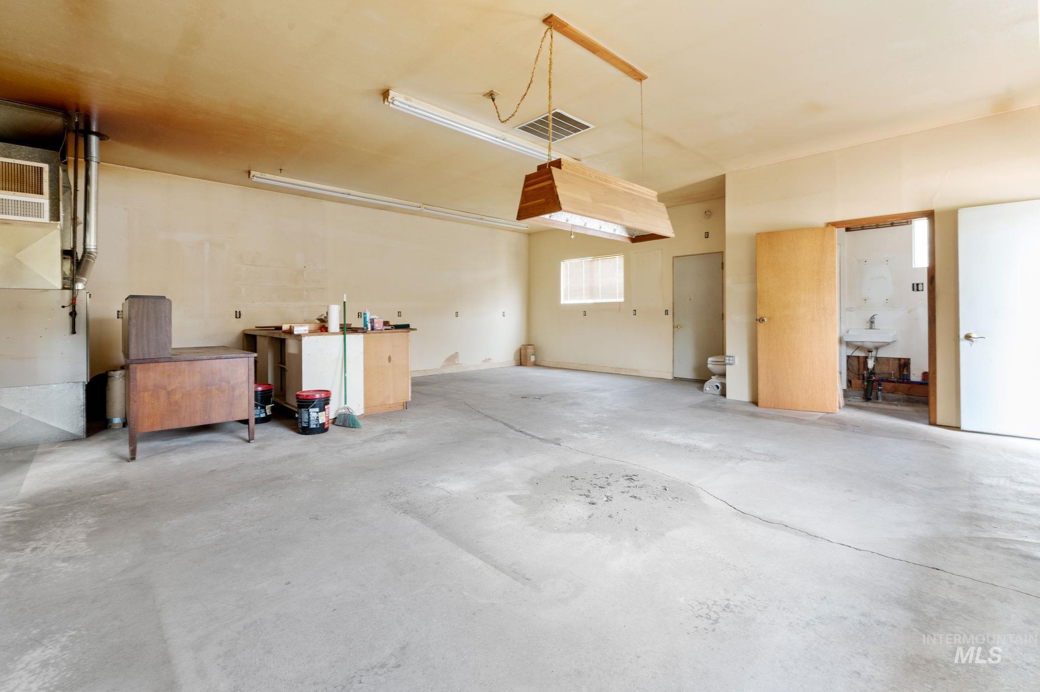 523 Burrell Avenue Property Photo 33