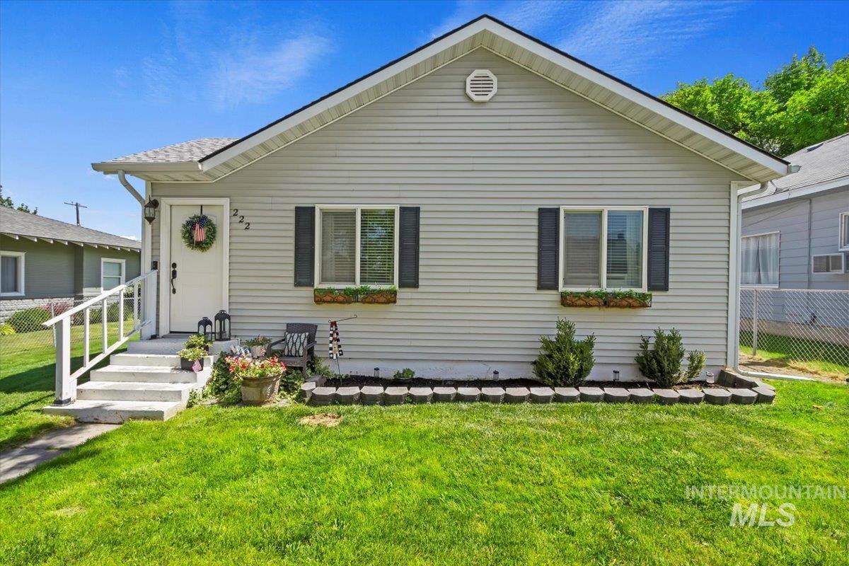 222 12th Ave. N. Property Photo 1