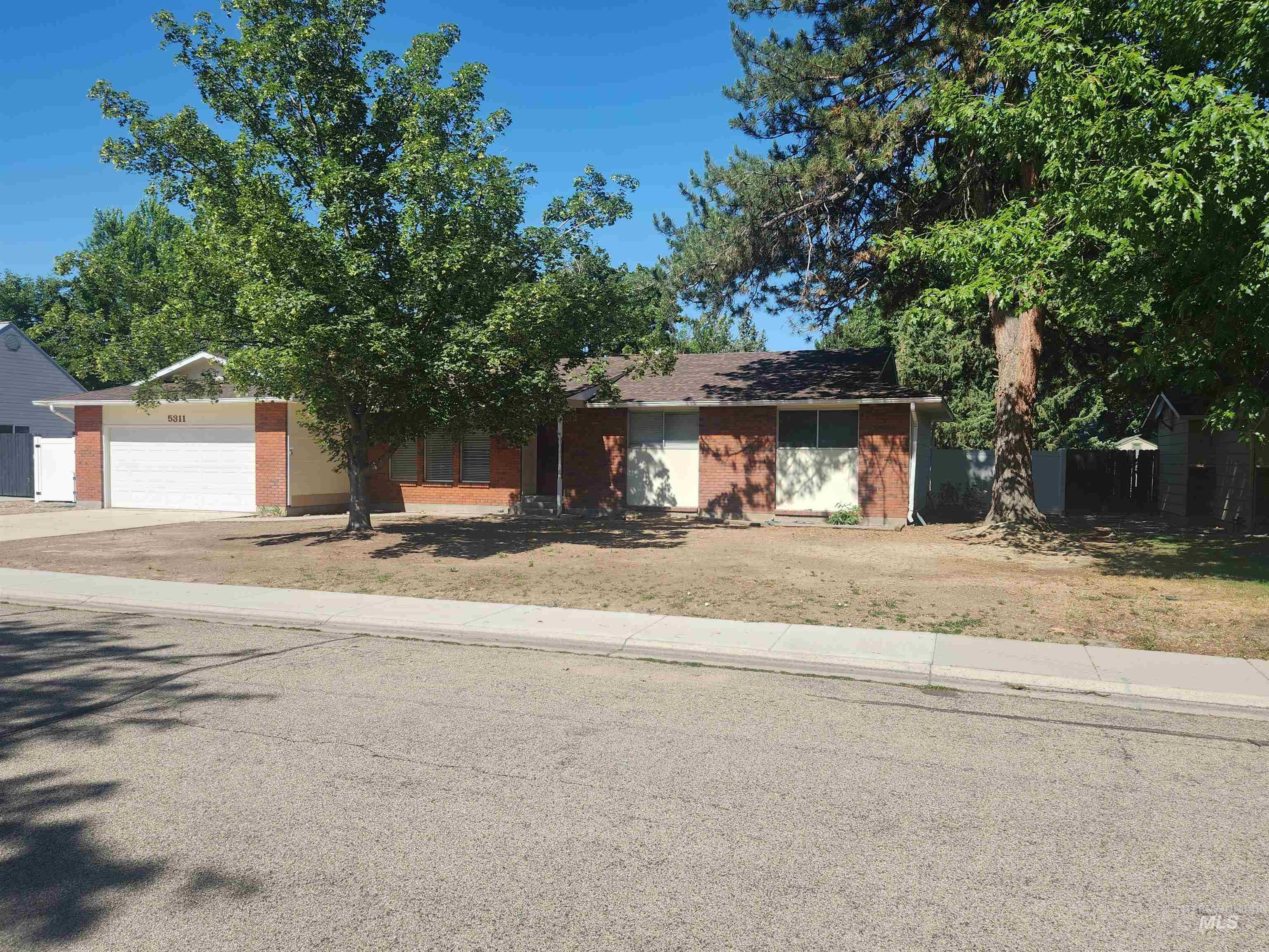 5311 N Marcliffe Property Photo 1