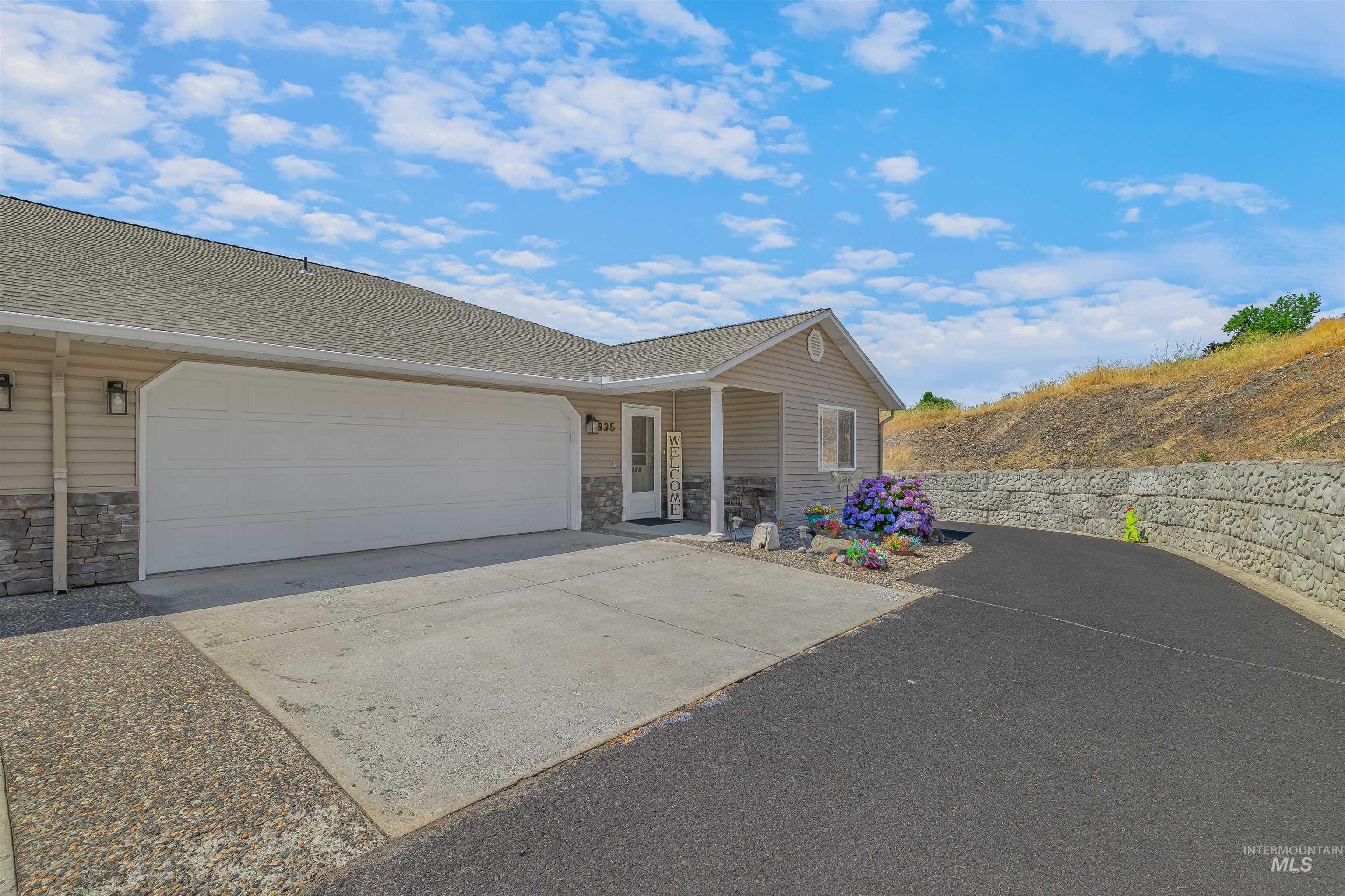 935 Grelle Ave Property Photo 1