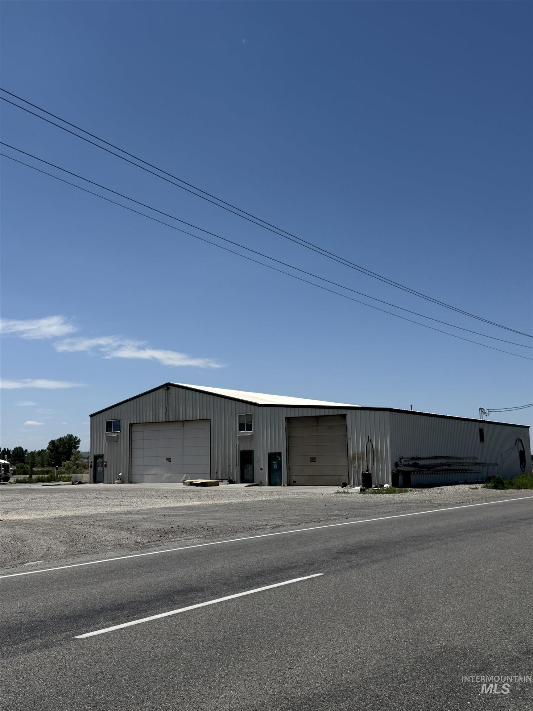 271 W Highway 30 Property Photo 1