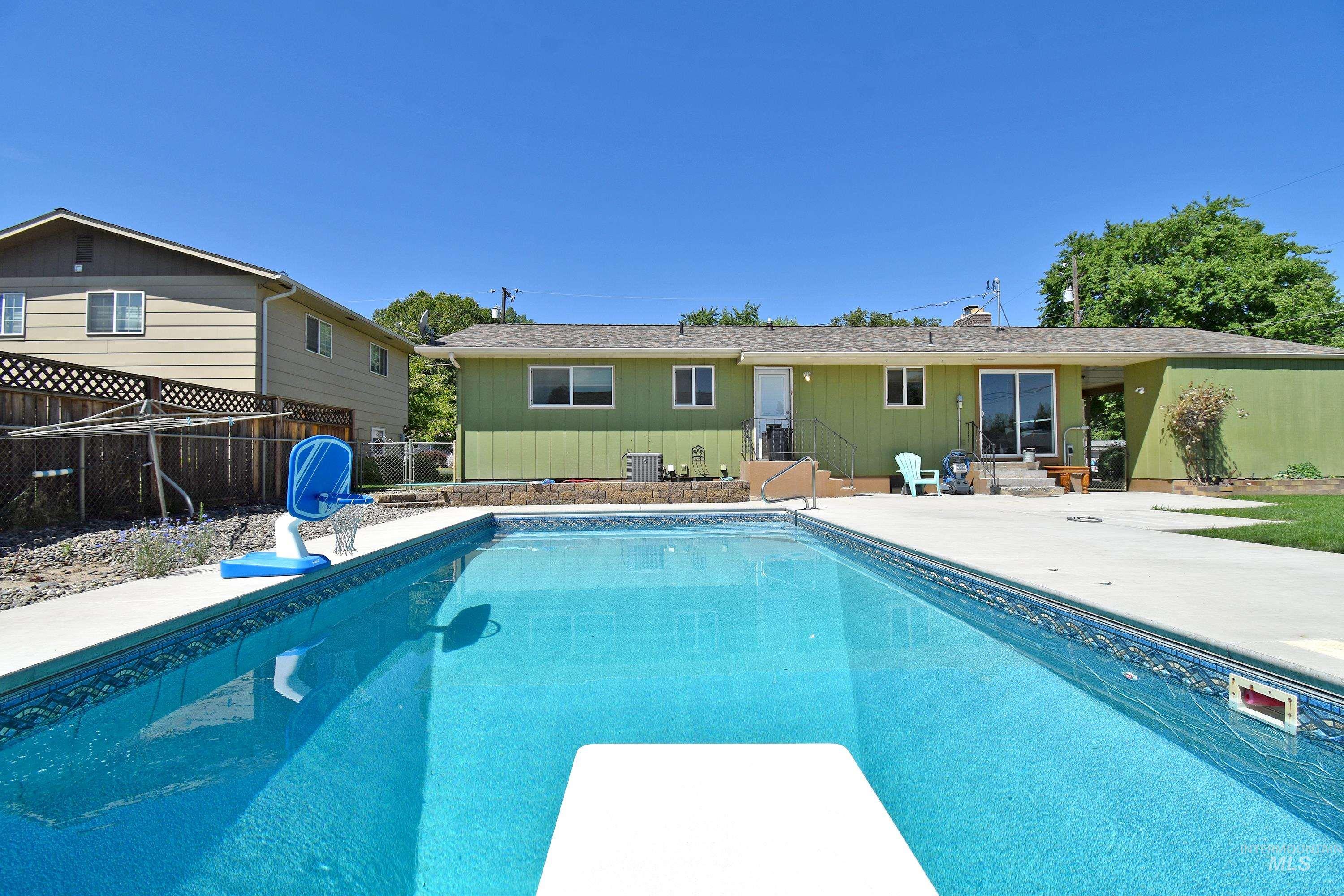 3323 8th Street E Property Photo 1