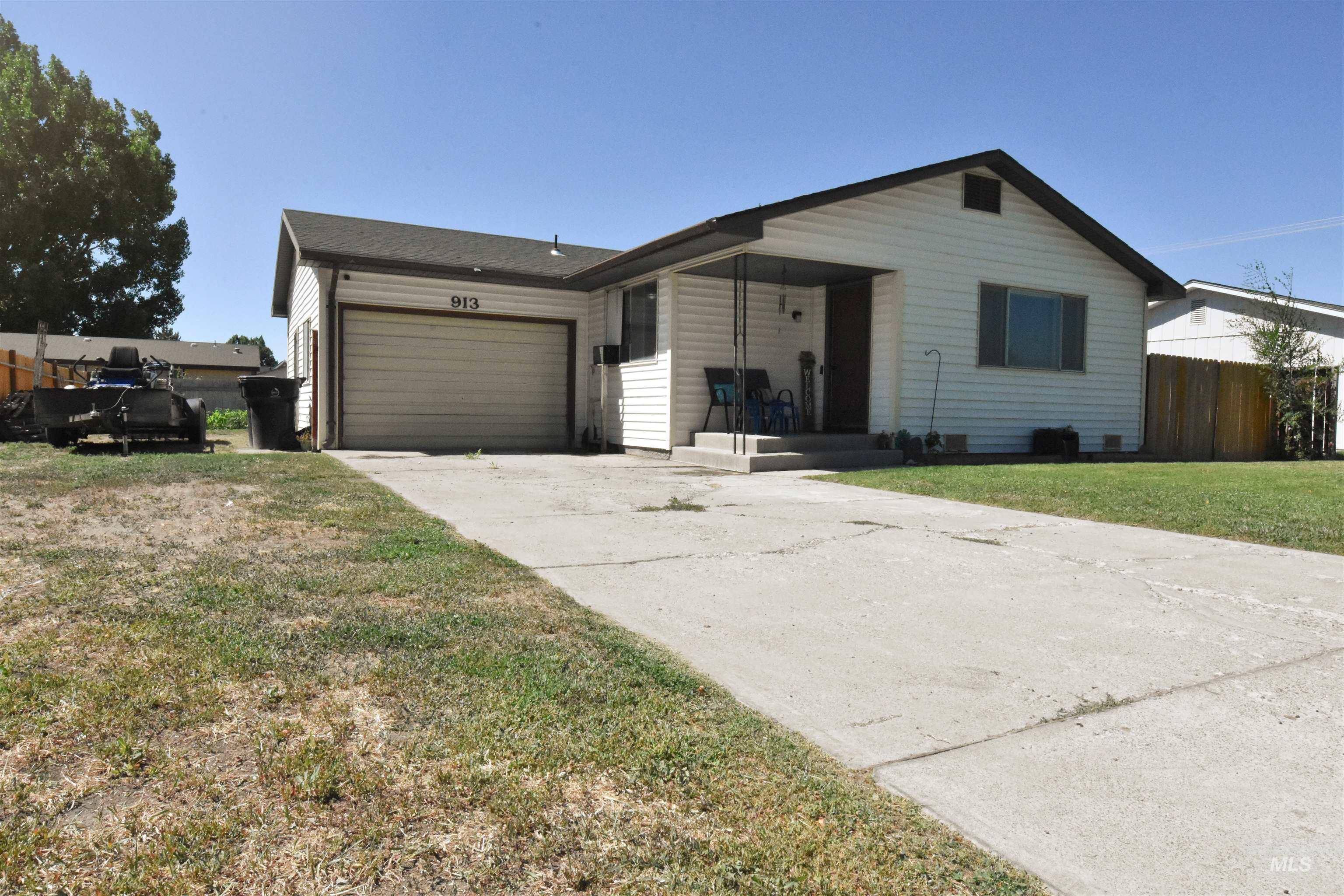 913 E 18th Way Property Photo 1