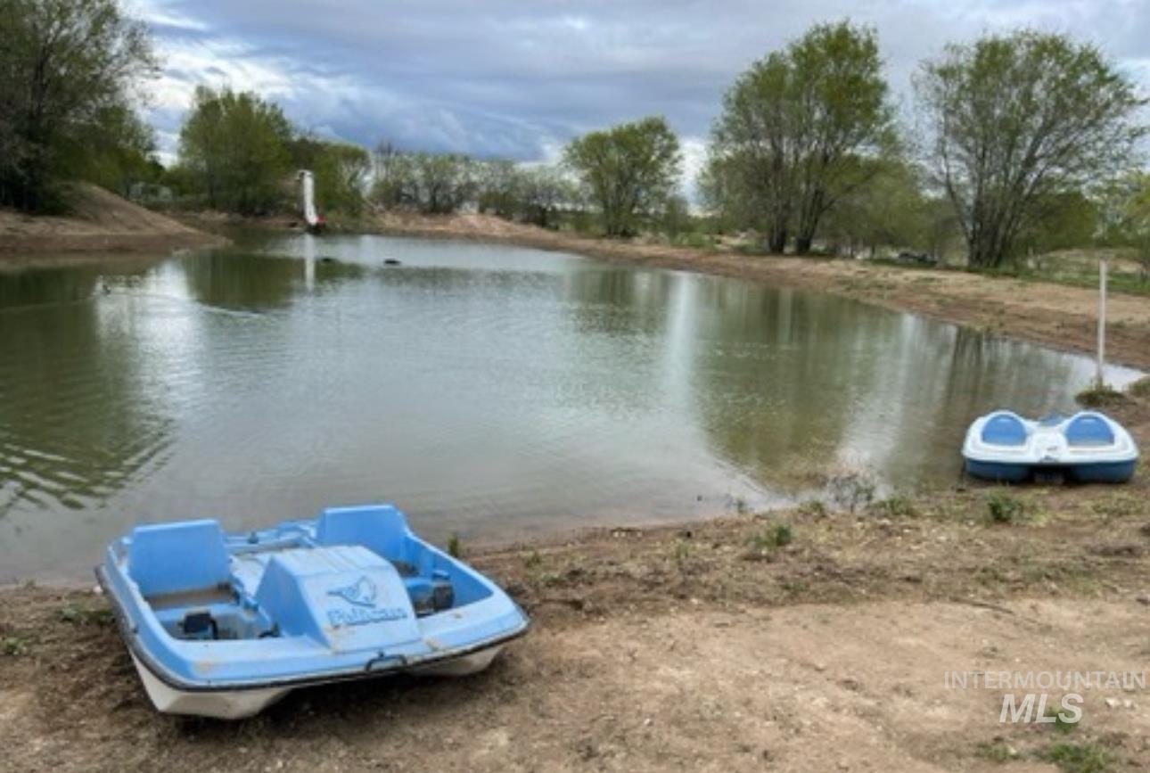 5601 E Victory Rd Property Photo 1