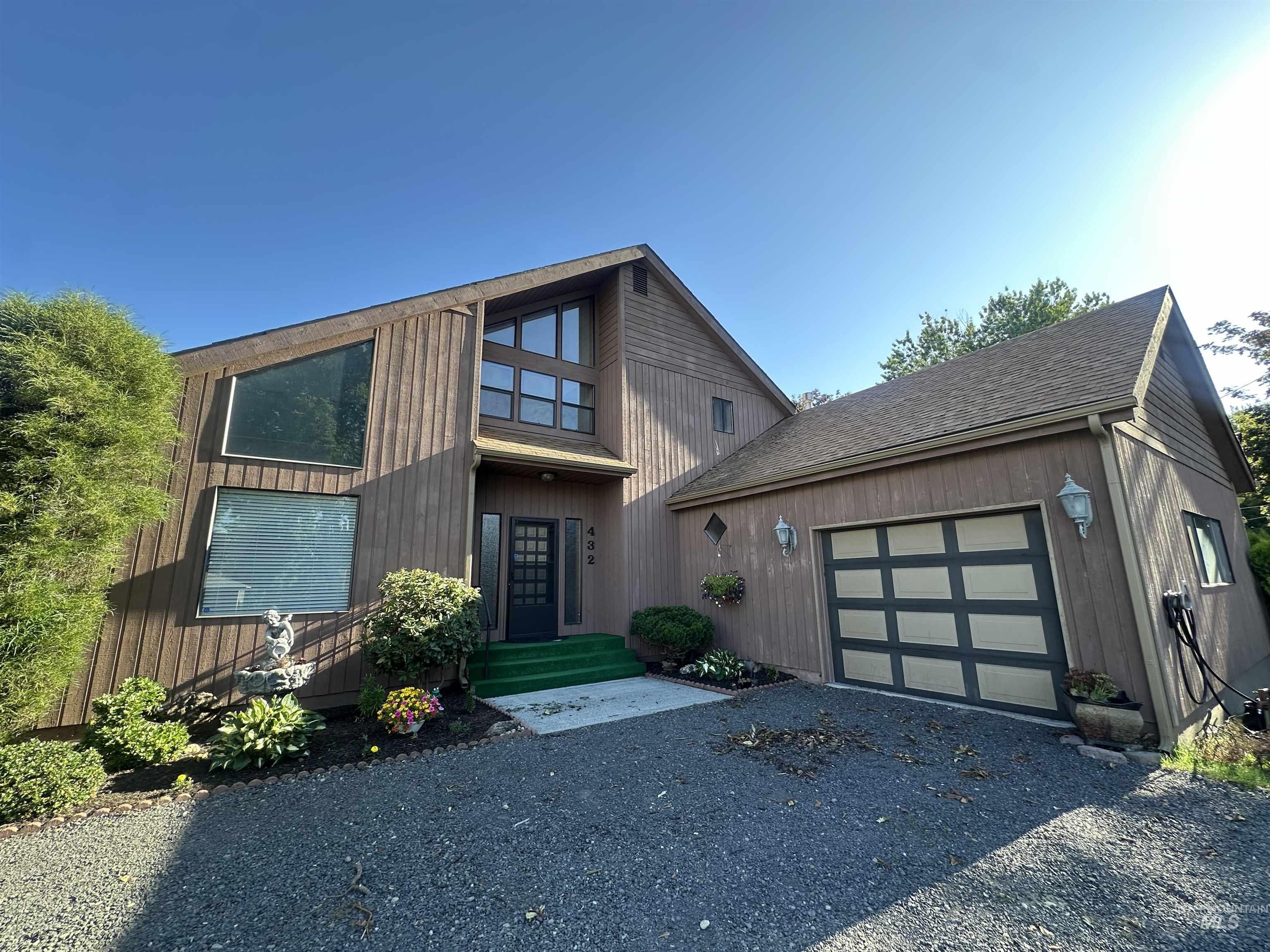 432 Warner Avenue Property Photo