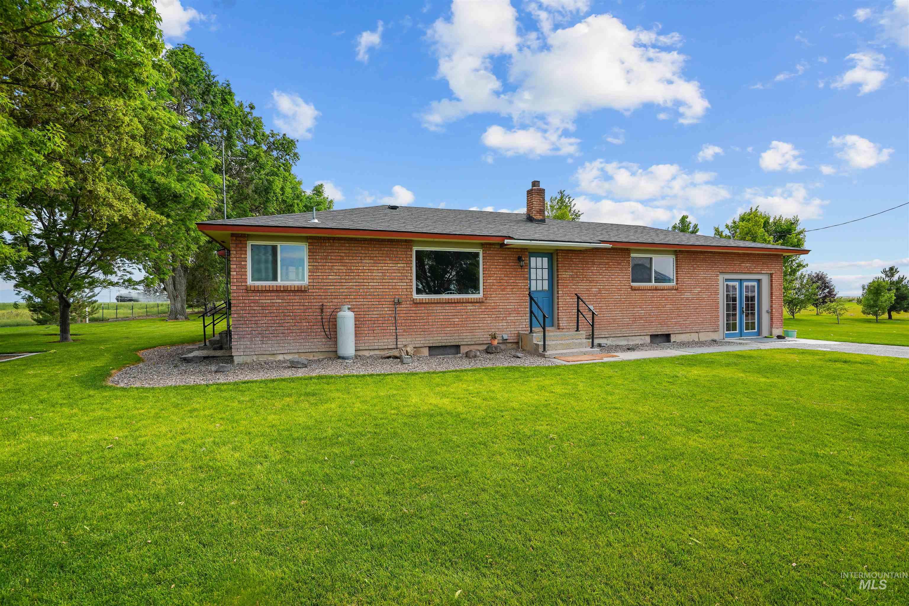 403 S Crestview Property Photo 1