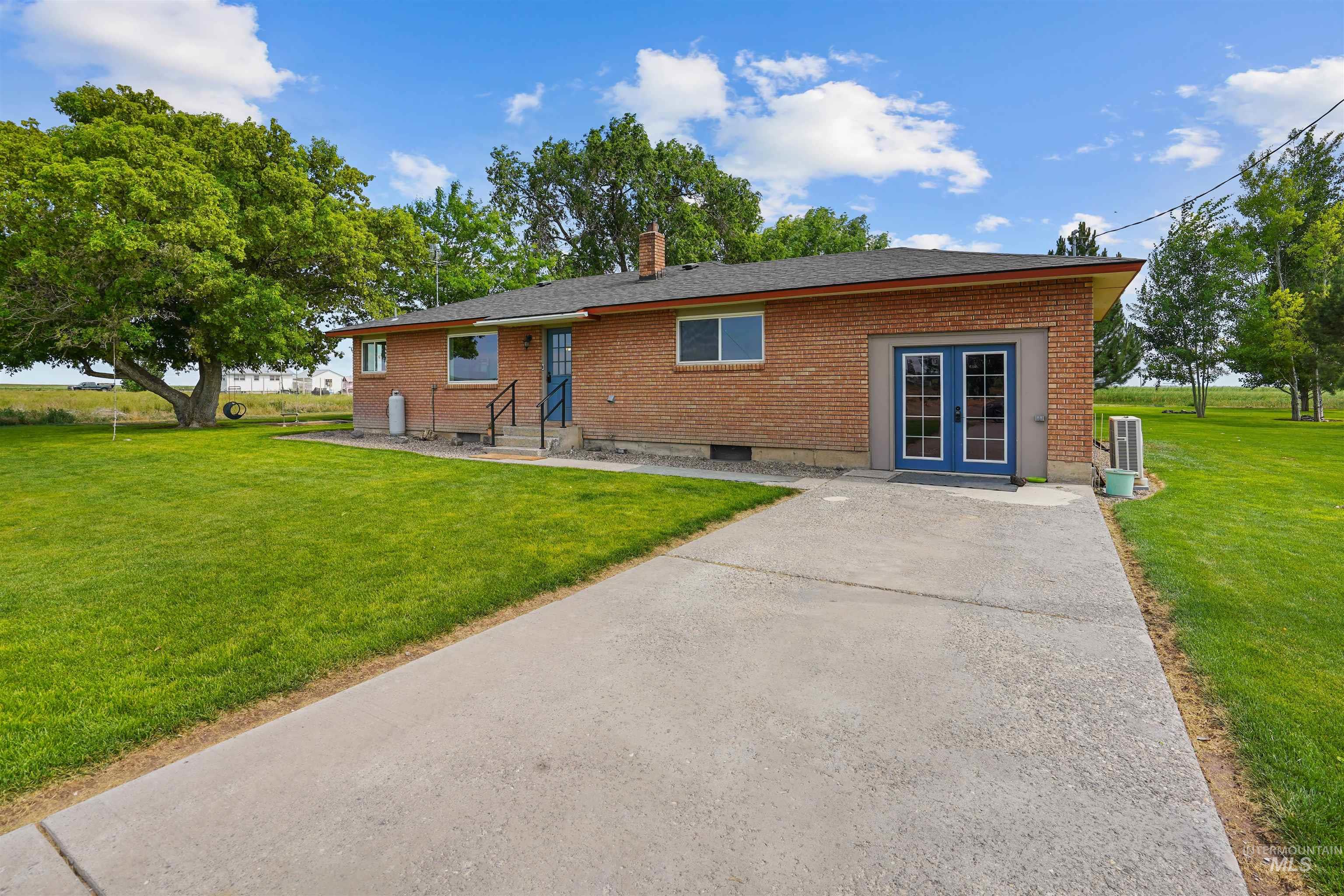 403 S Crestview Property Photo 1