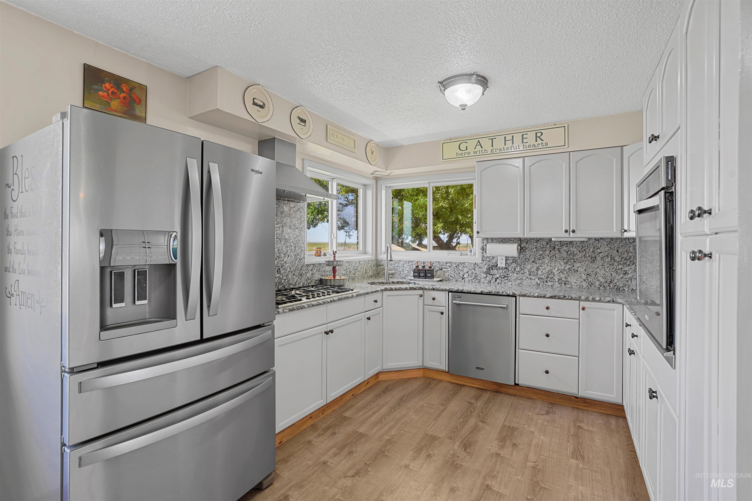 403 S Crestview Property Photo 2