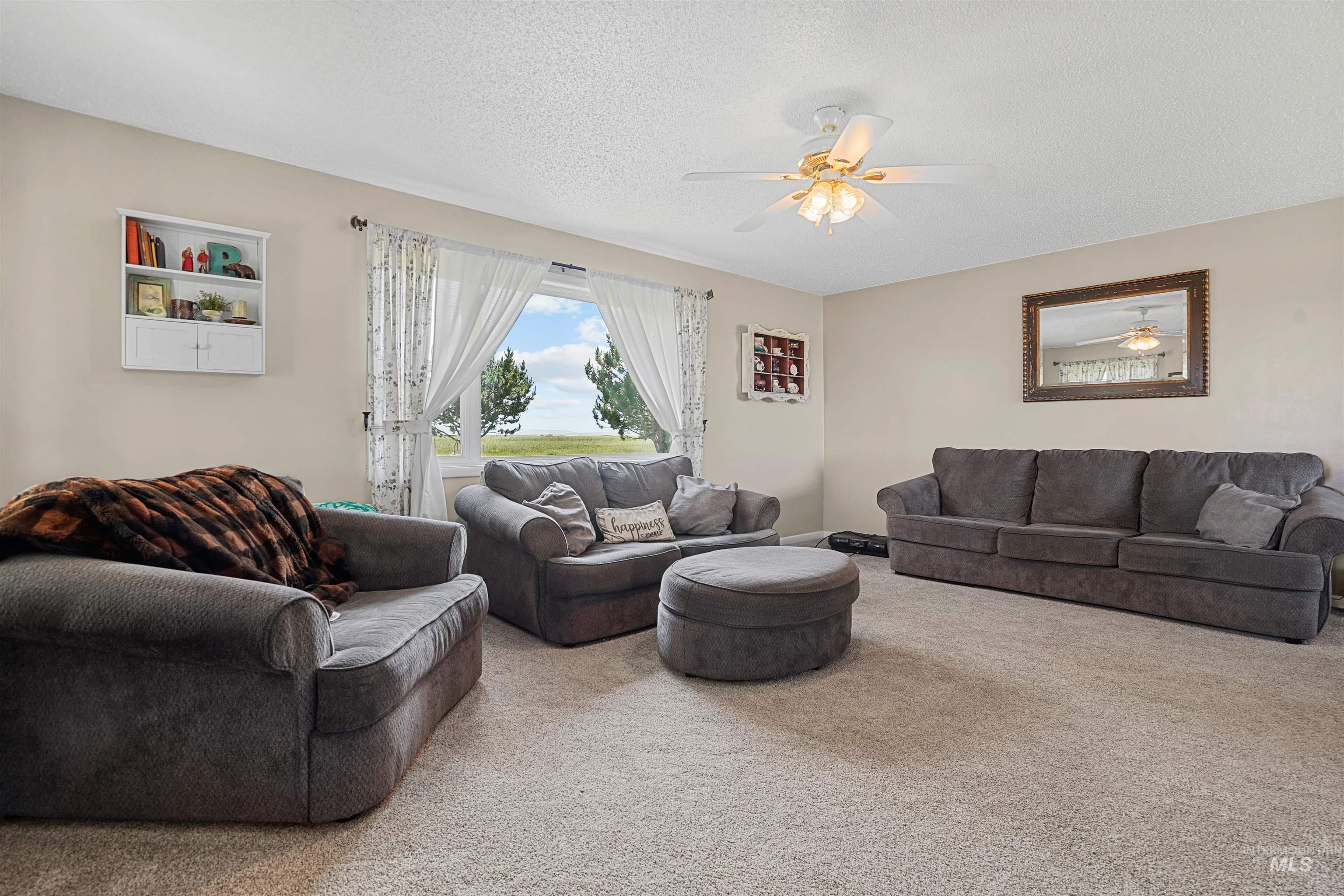 403 S Crestview Property Photo 8