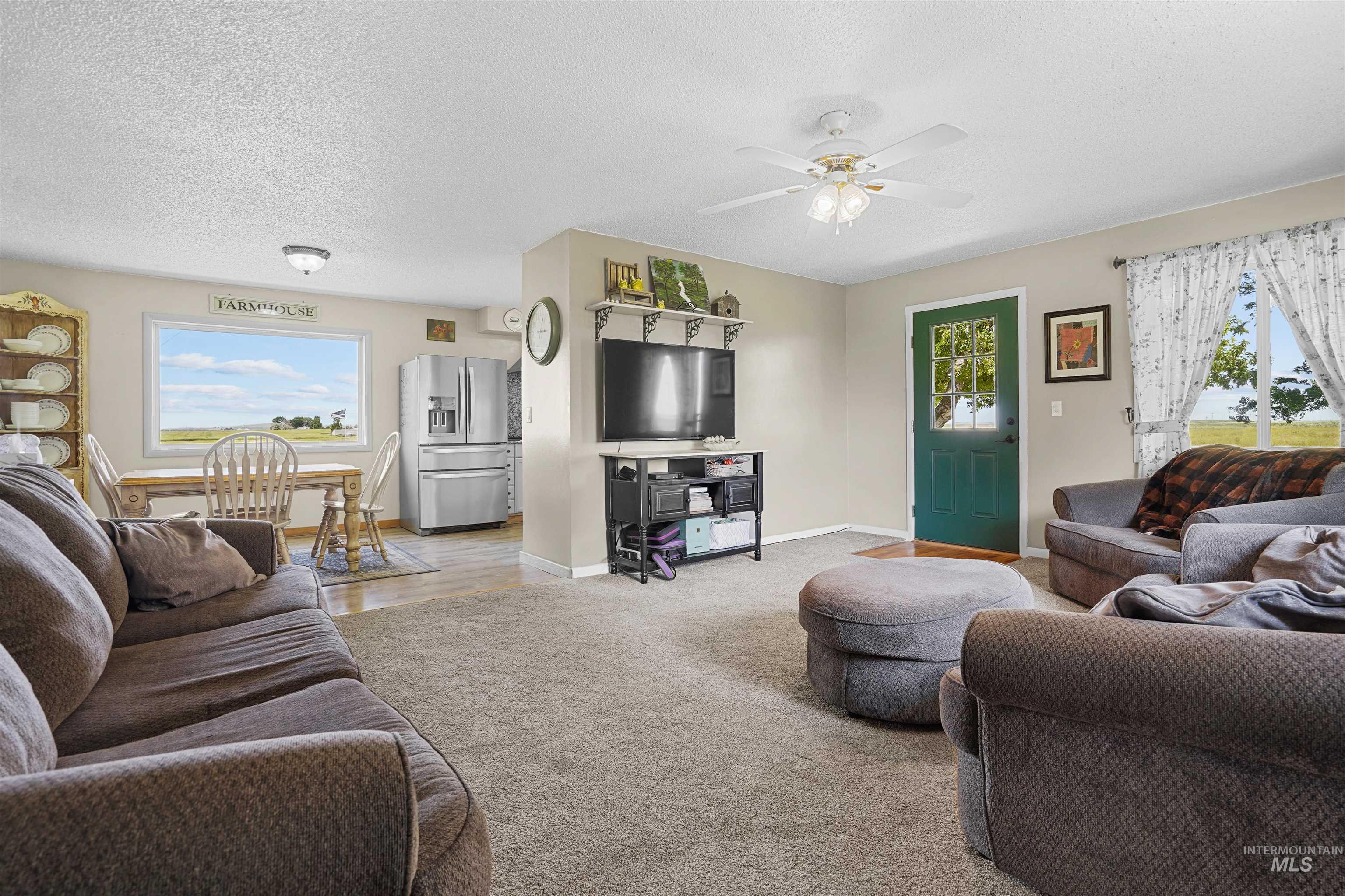403 S Crestview Property Photo 9