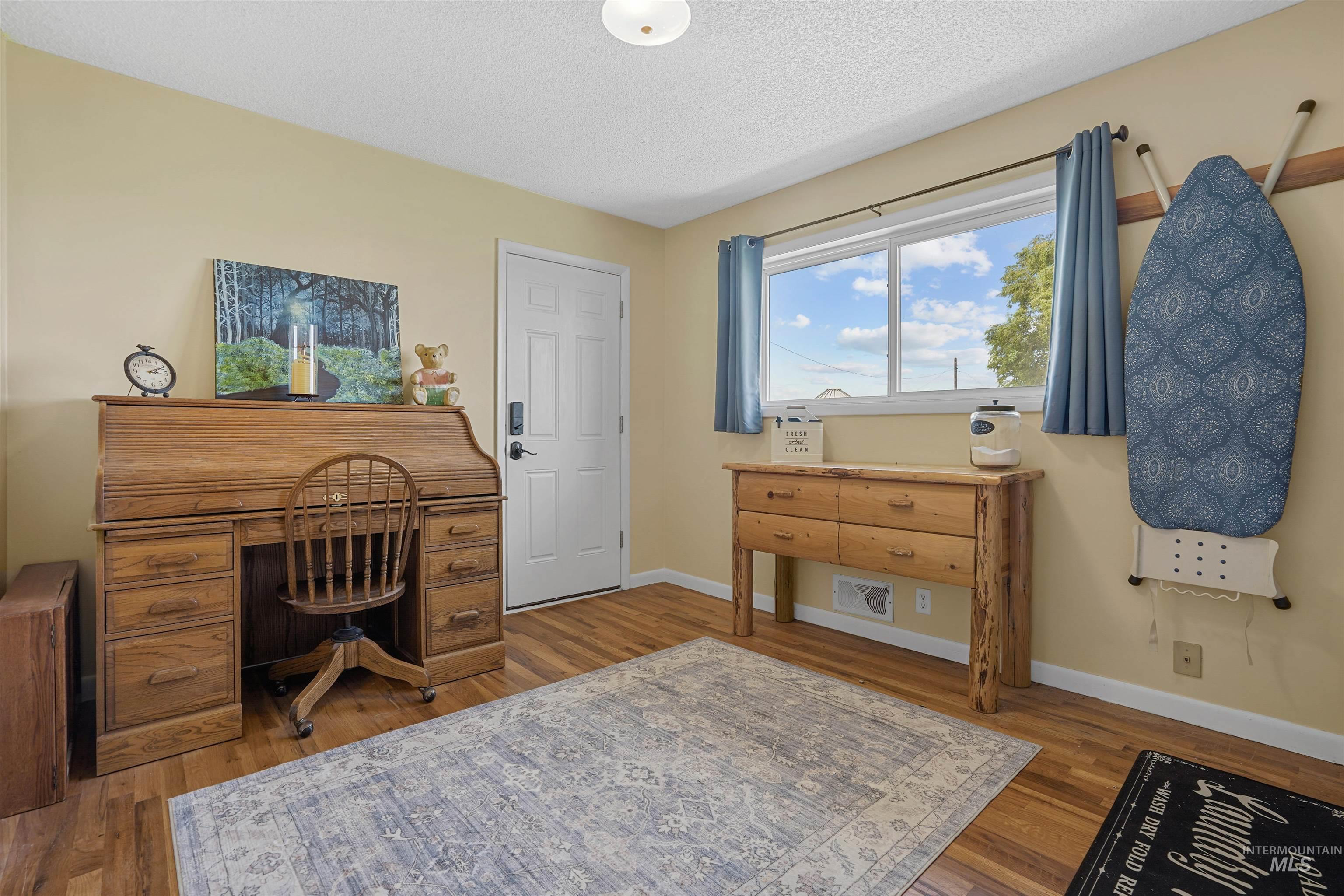 403 S Crestview Property Photo 13