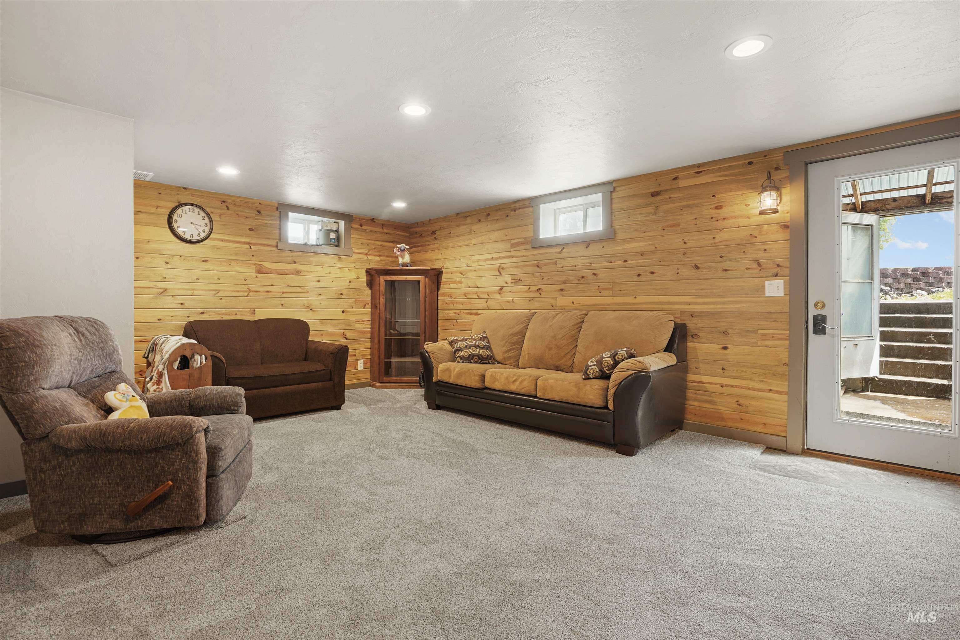 403 S Crestview Property Photo 15