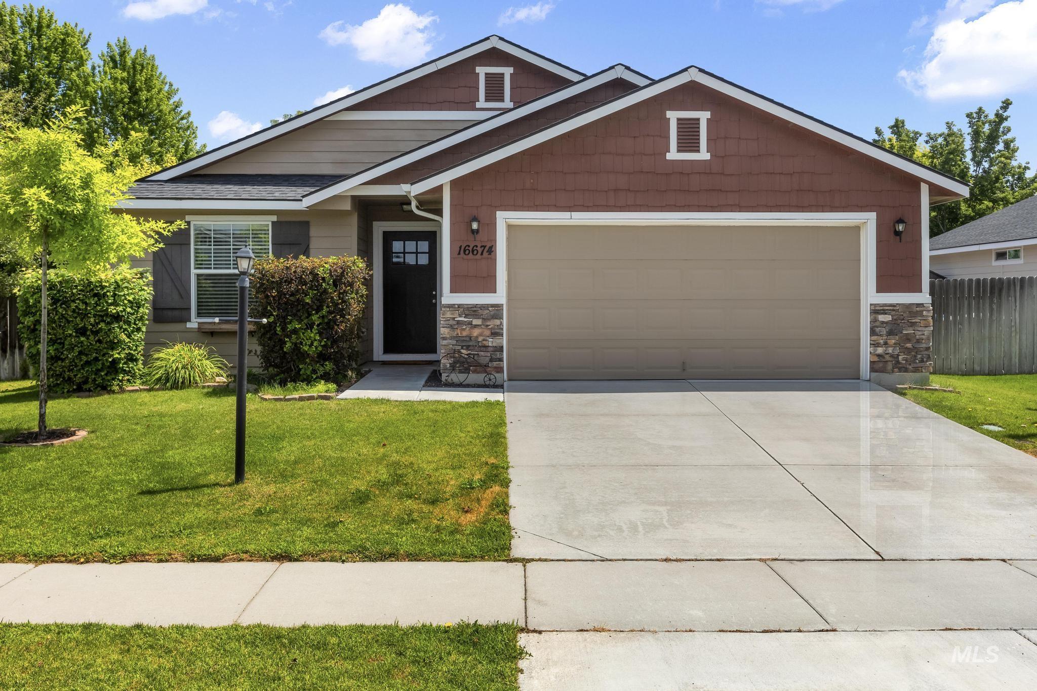 16674 N Clover Valley Way