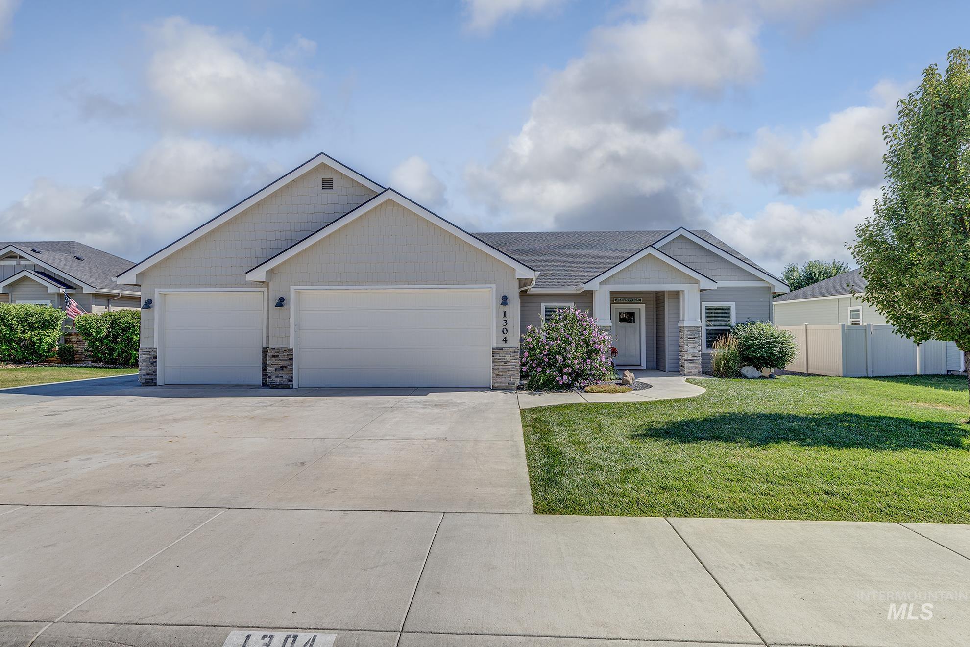 1304 Cottonwood Drive Property Photo 1