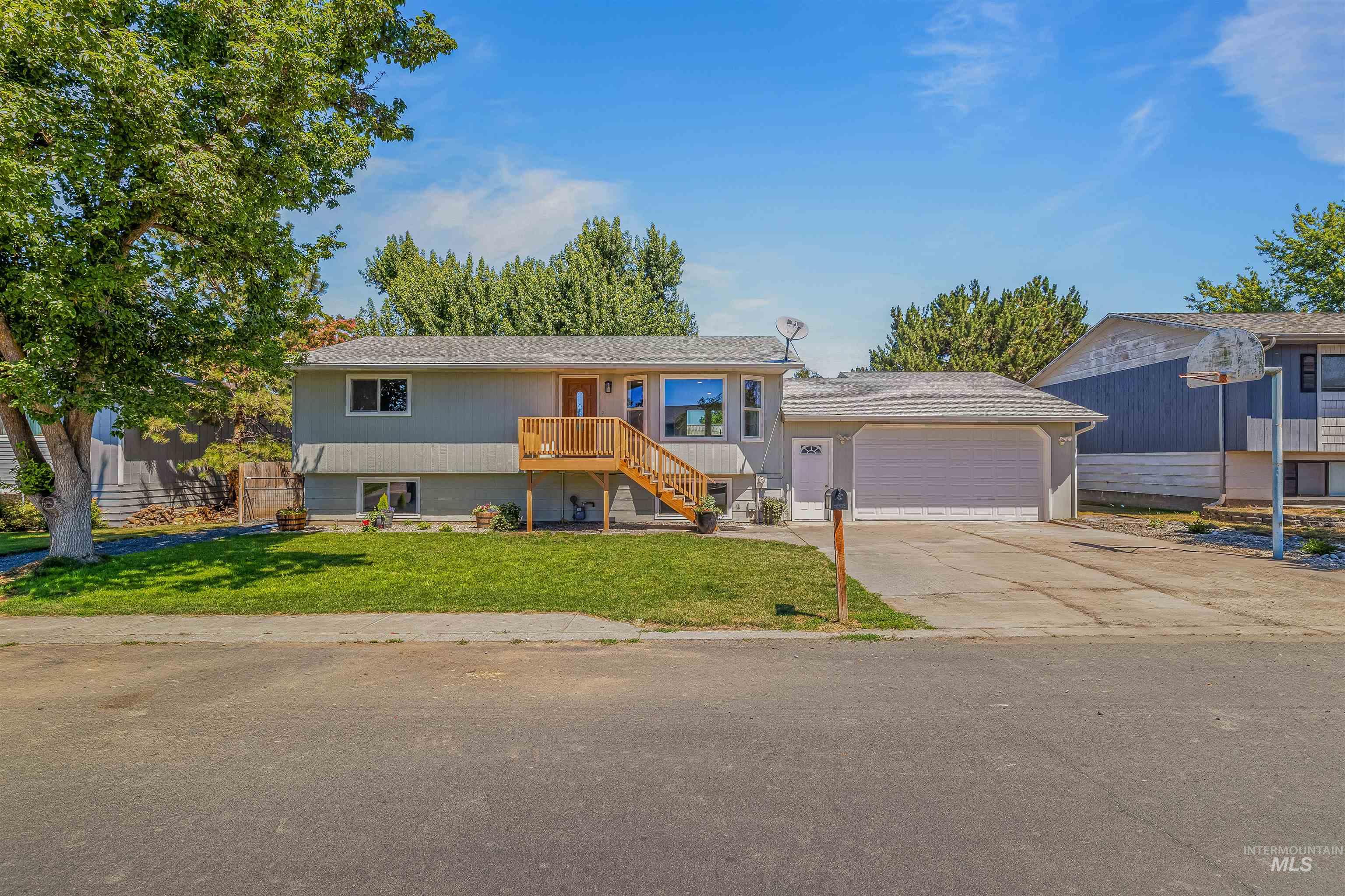 1833 Birch Avenue Property Photo 1