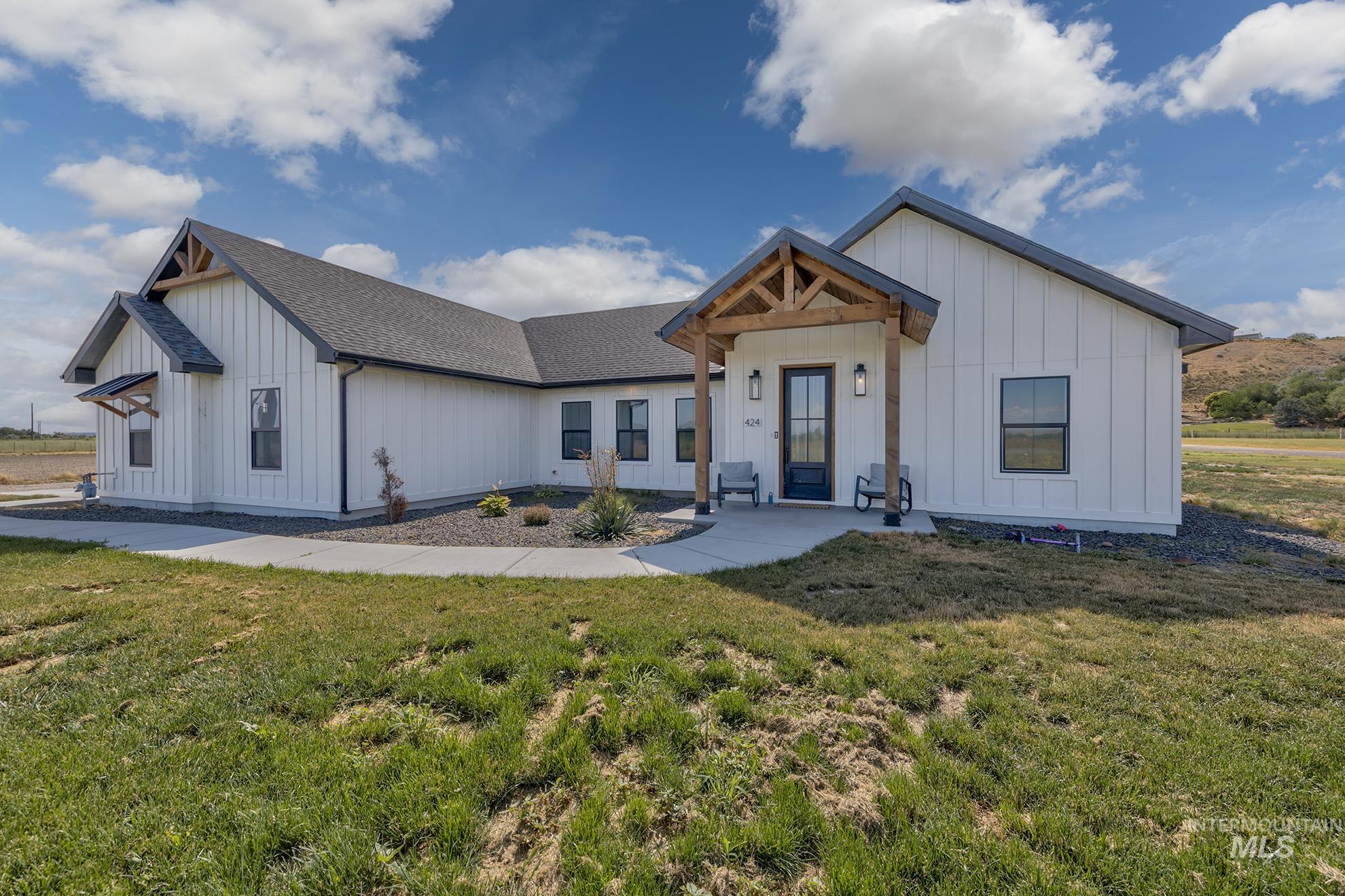 424 Foothill Drive Property Photo 1