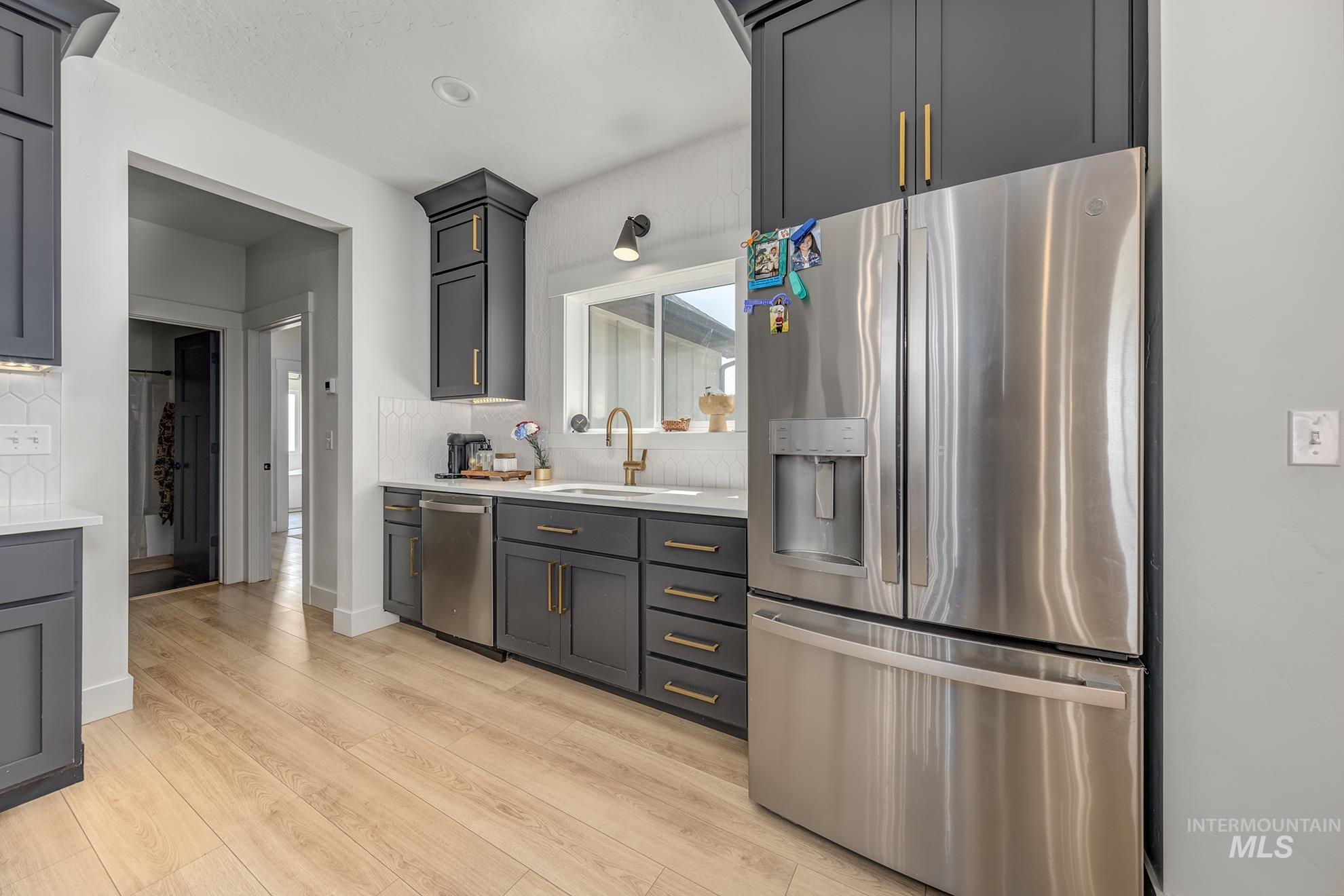 424 Foothill Drive Property Photo 5