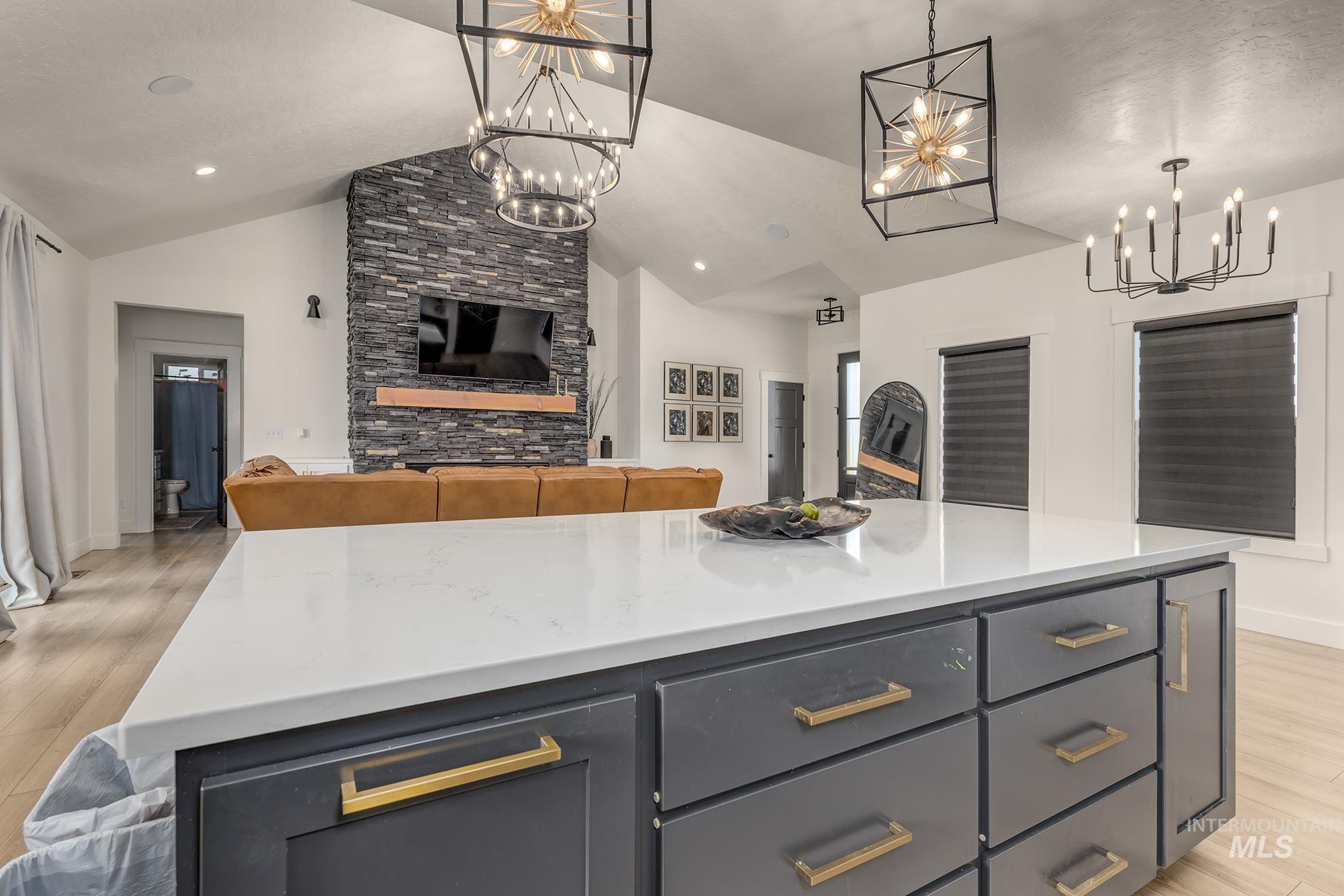 424 Foothill Drive Property Photo 8