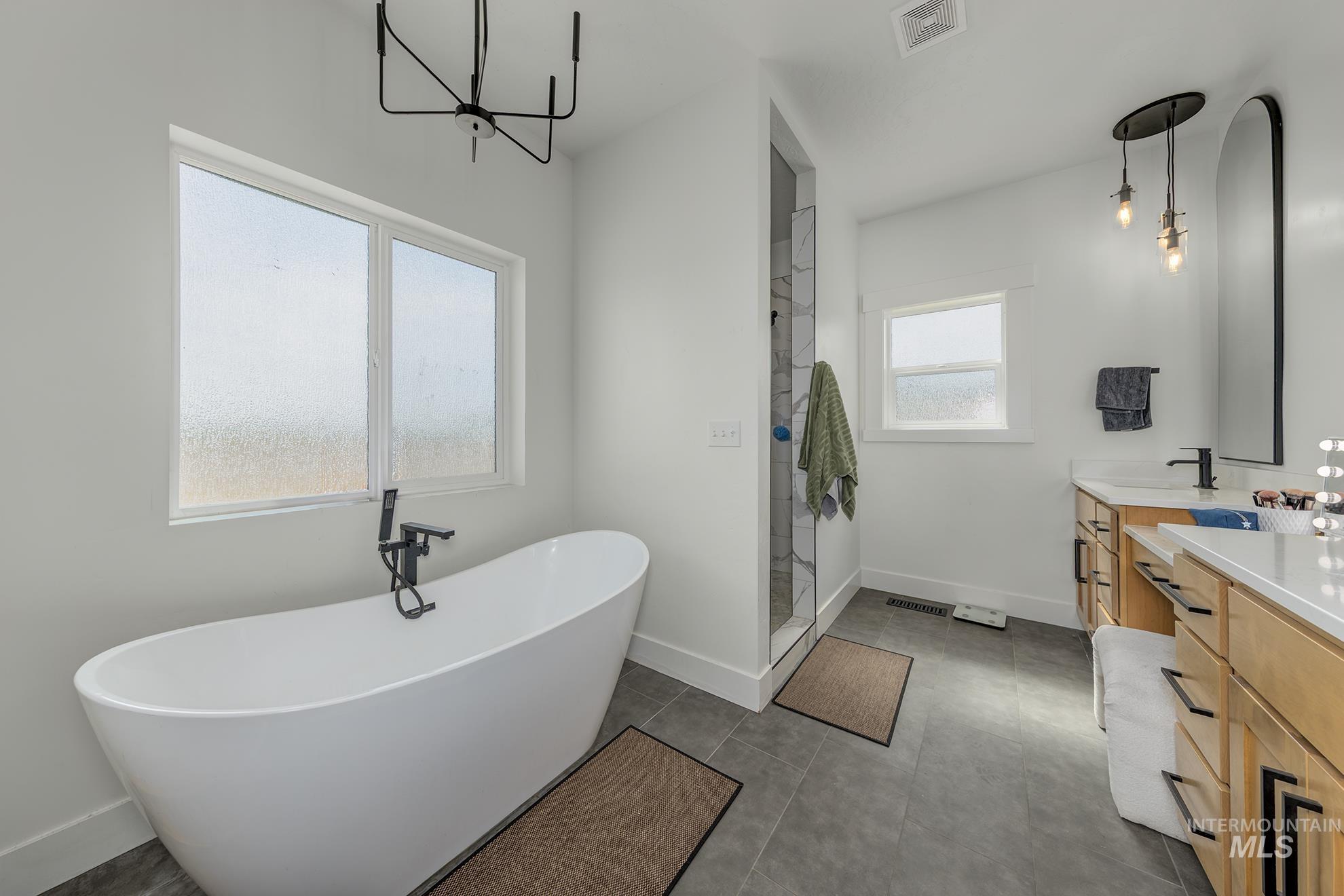 424 Foothill Drive Property Photo 12