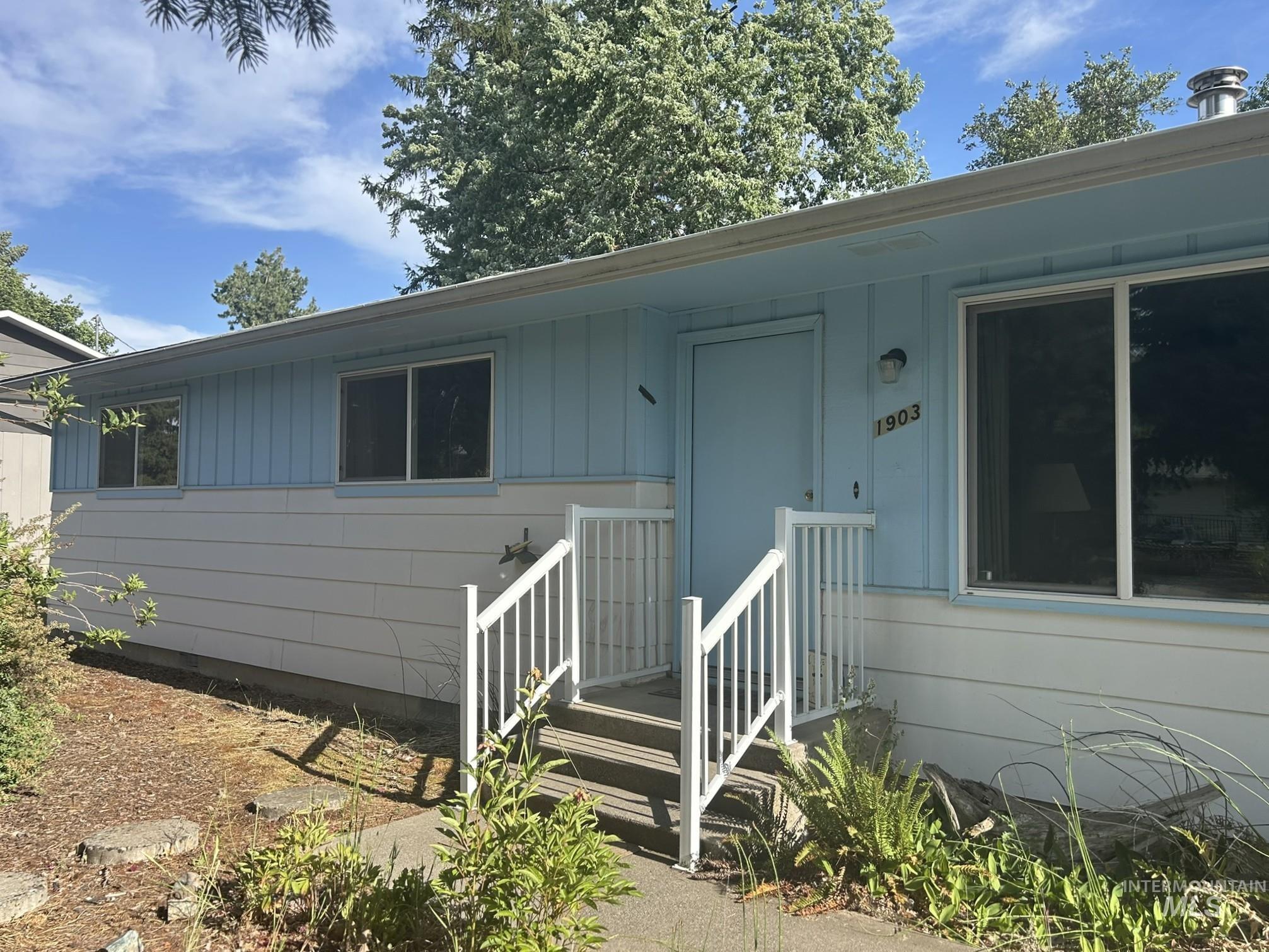 1903 E E Street Property Photo 1