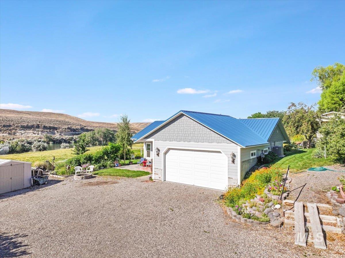 545 S Custer Property Photo 1