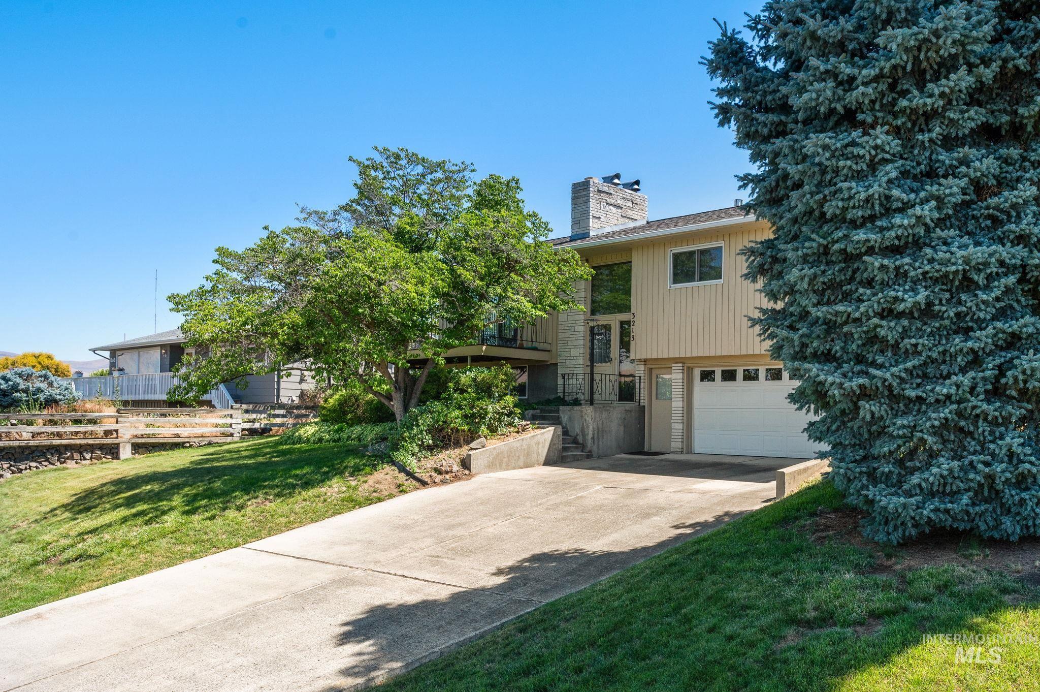 3213 Meadowlark Dr. Property Photo 1