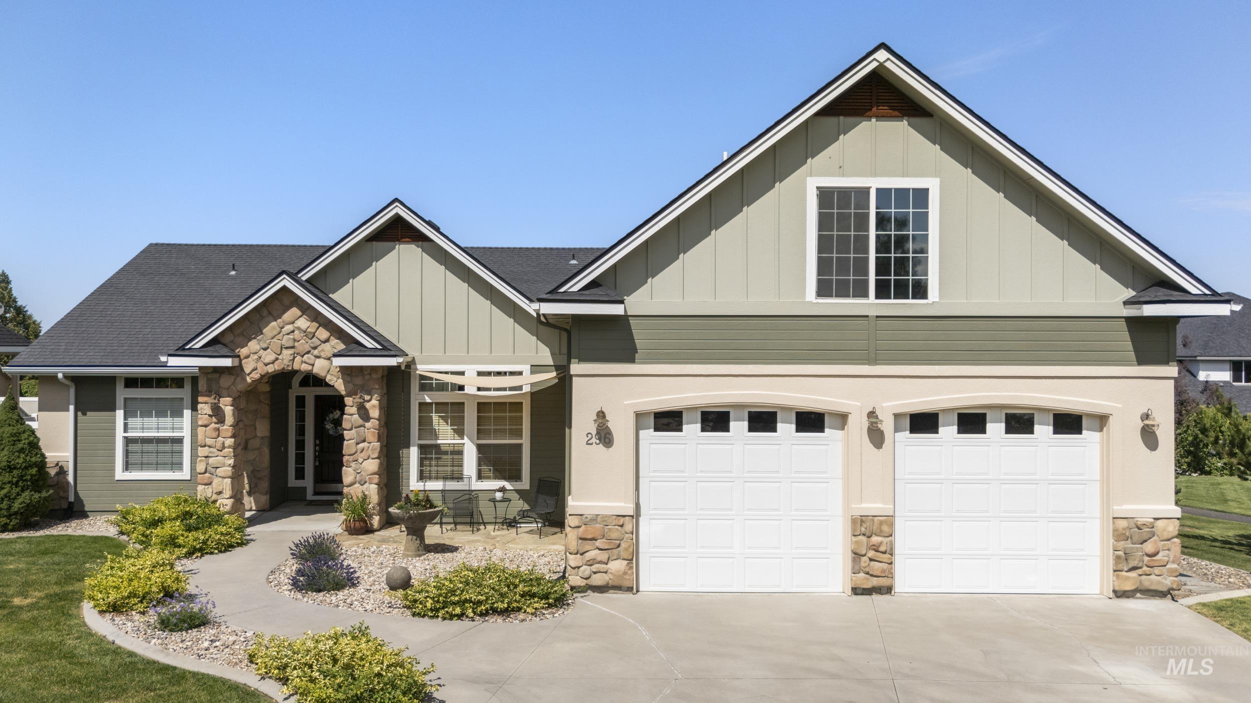 296 E Mikyl Ridge Loop Property Photo 1