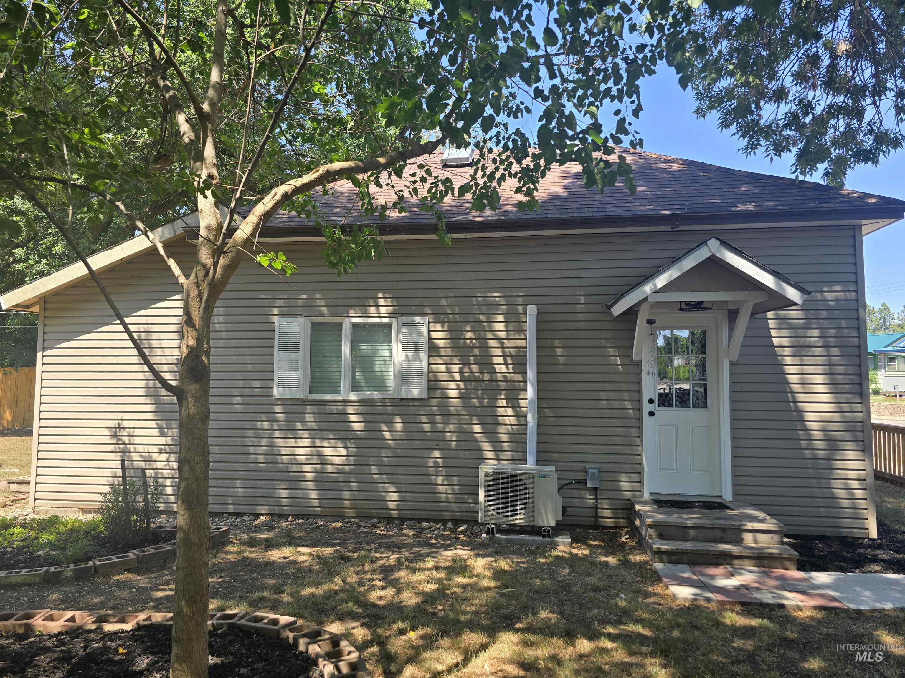 641 W Main Property Photo 1