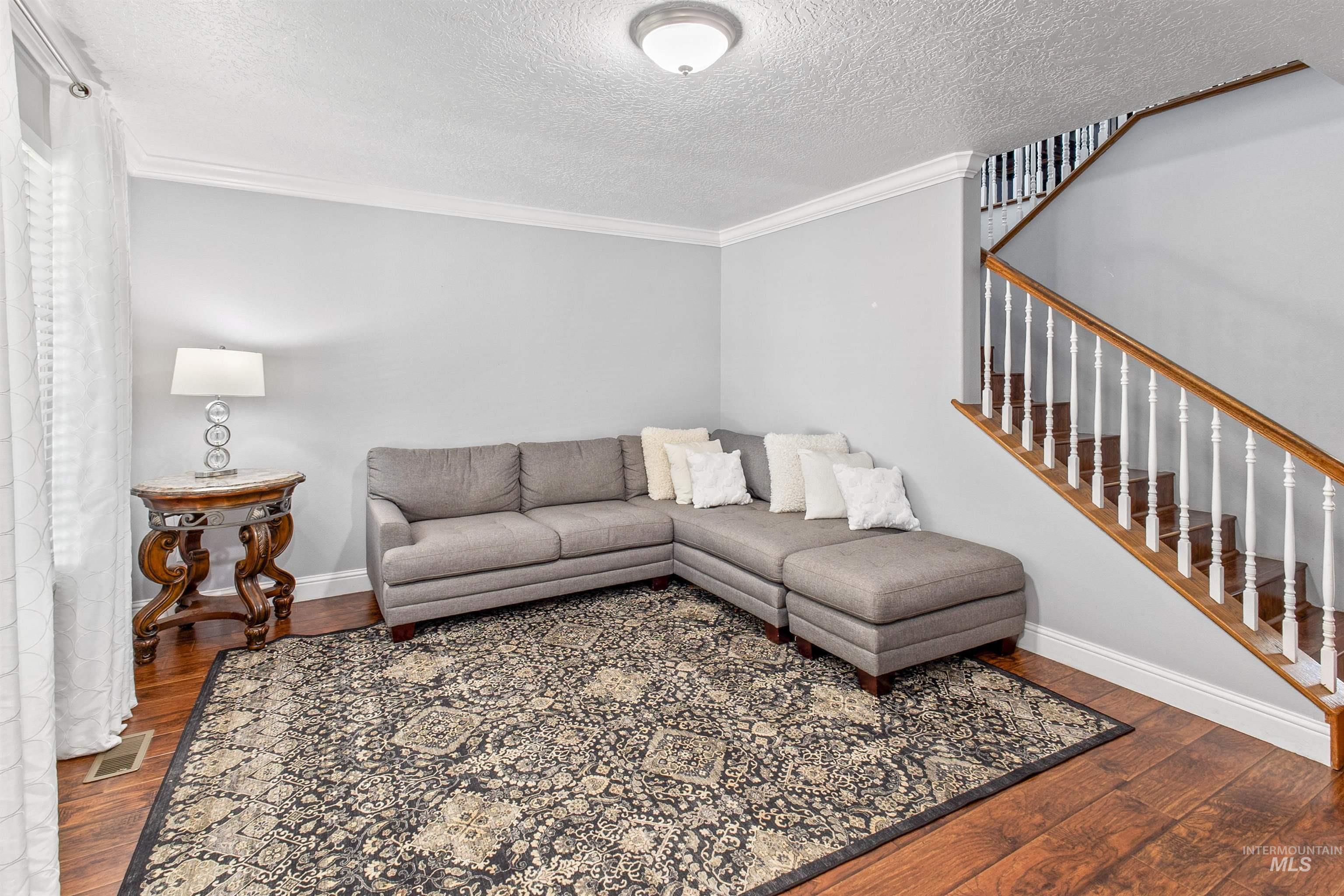 591 E Anton St Property Photo 4