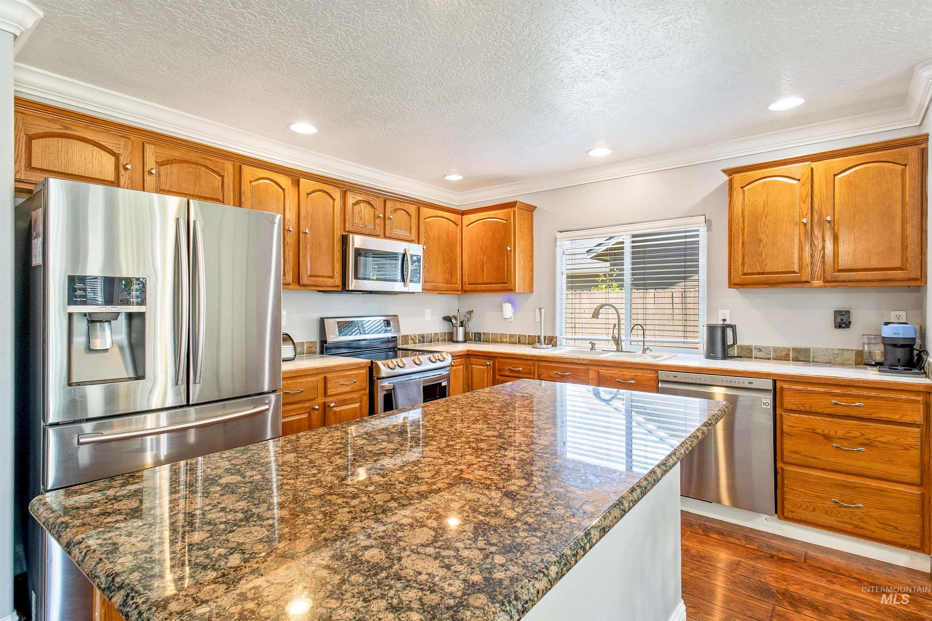 591 E Anton St Property Photo 7