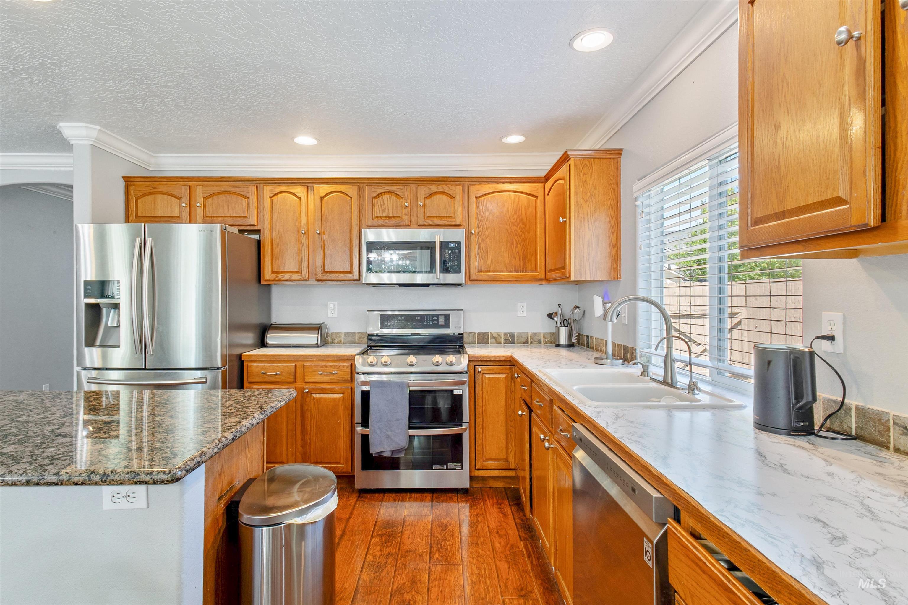 591 E Anton St Property Photo 8