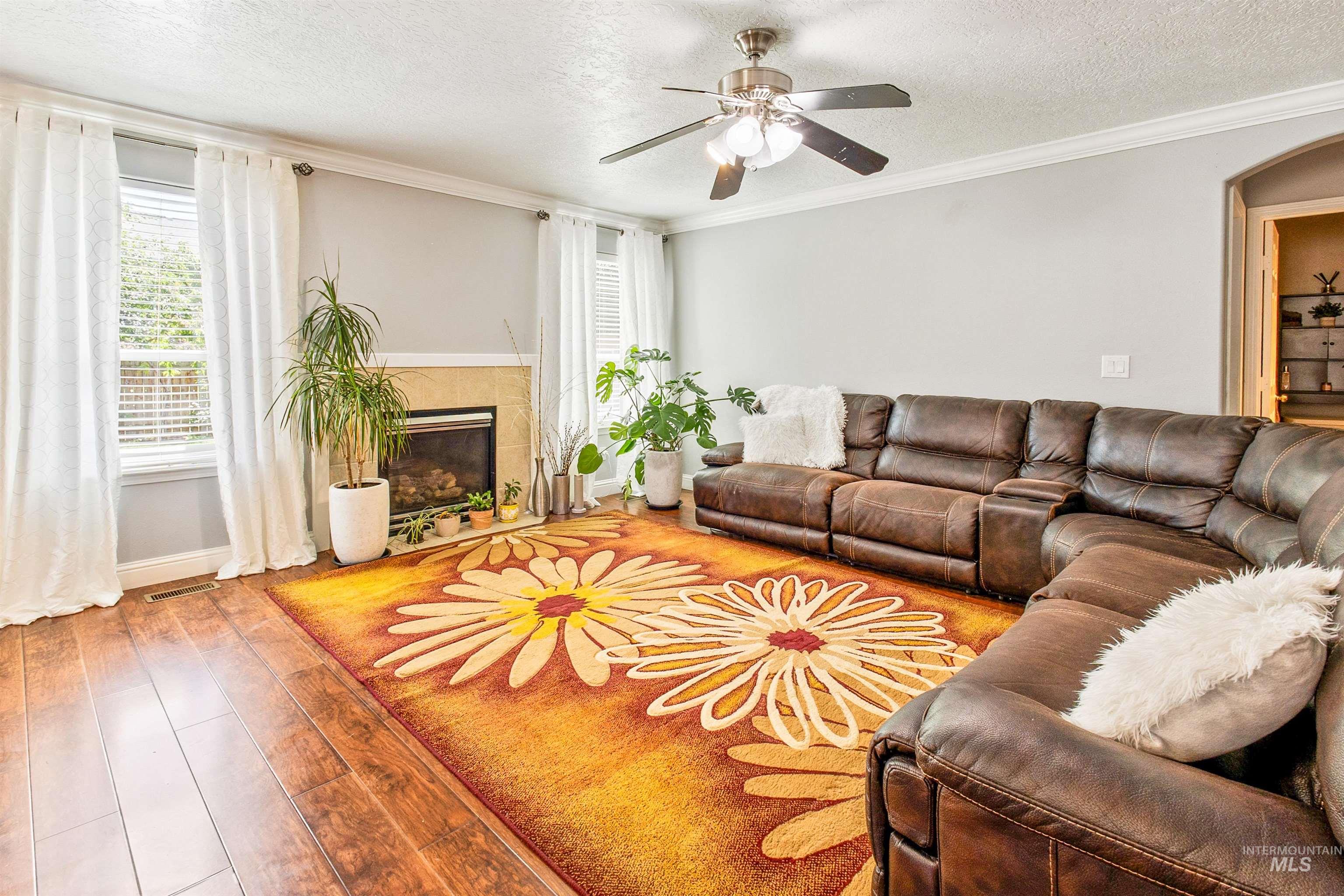 591 E Anton St Property Photo 10