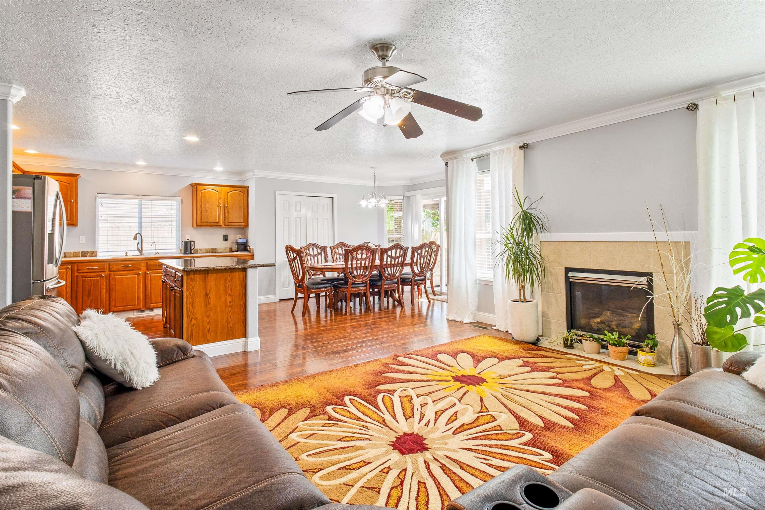 591 E Anton St Property Photo 12