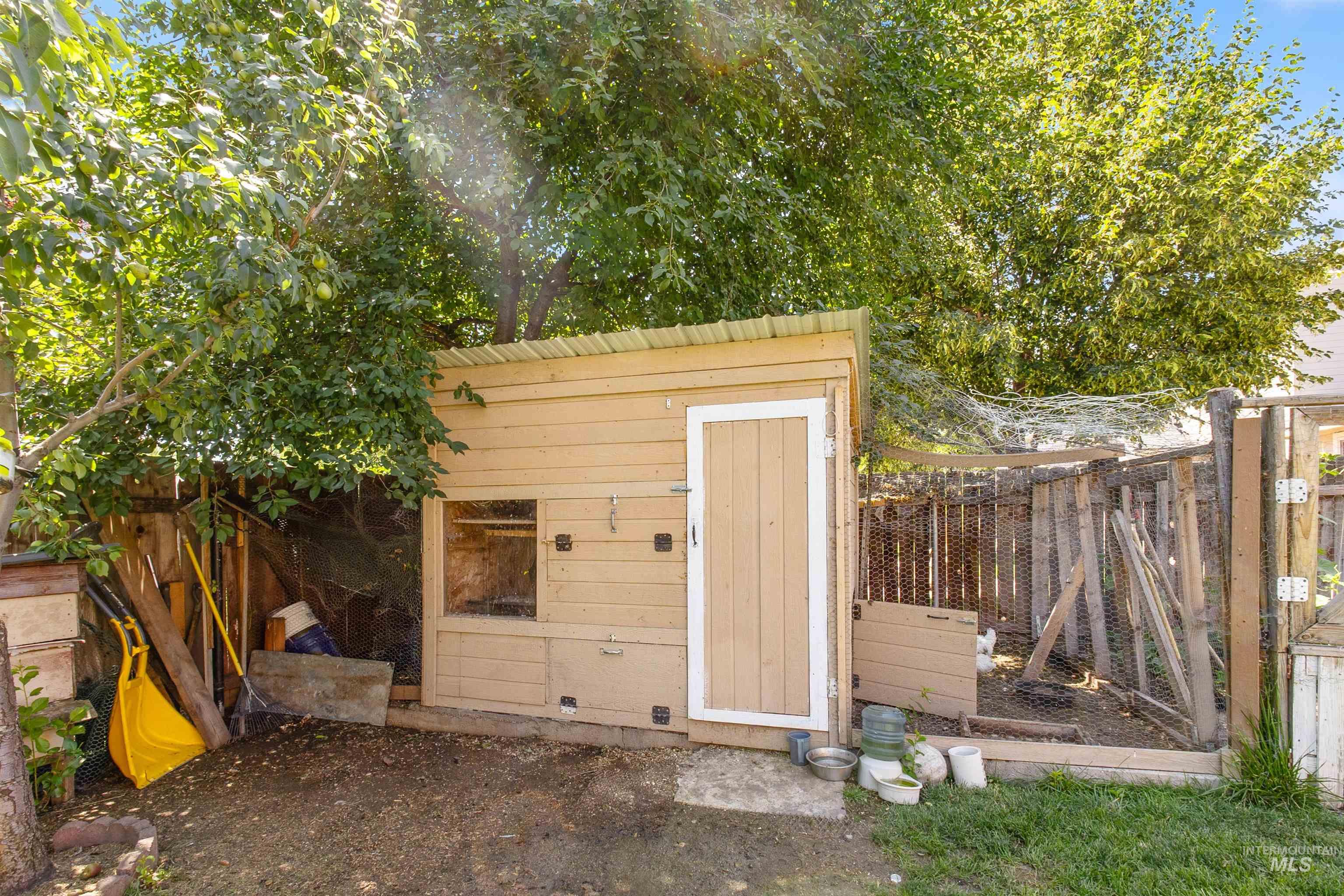 591 E Anton St Property Photo 34