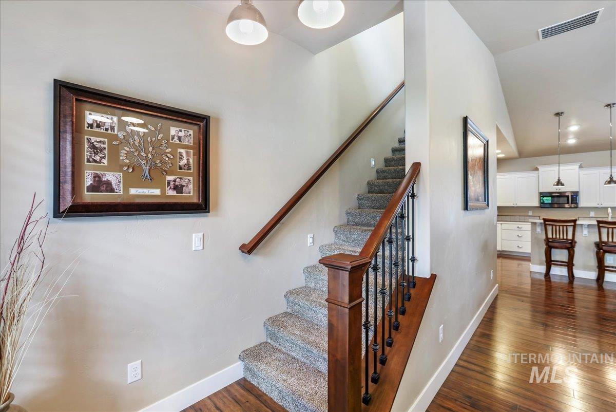 1434 Riverbend Pl Property Photo 3