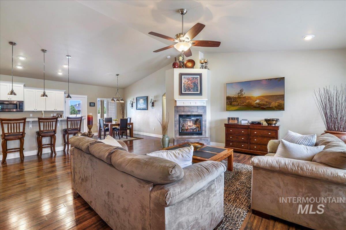 1434 Riverbend Pl Property Photo 4