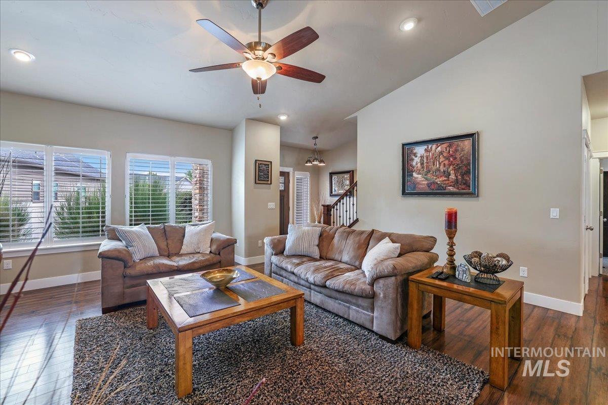 1434 Riverbend Pl Property Photo 6