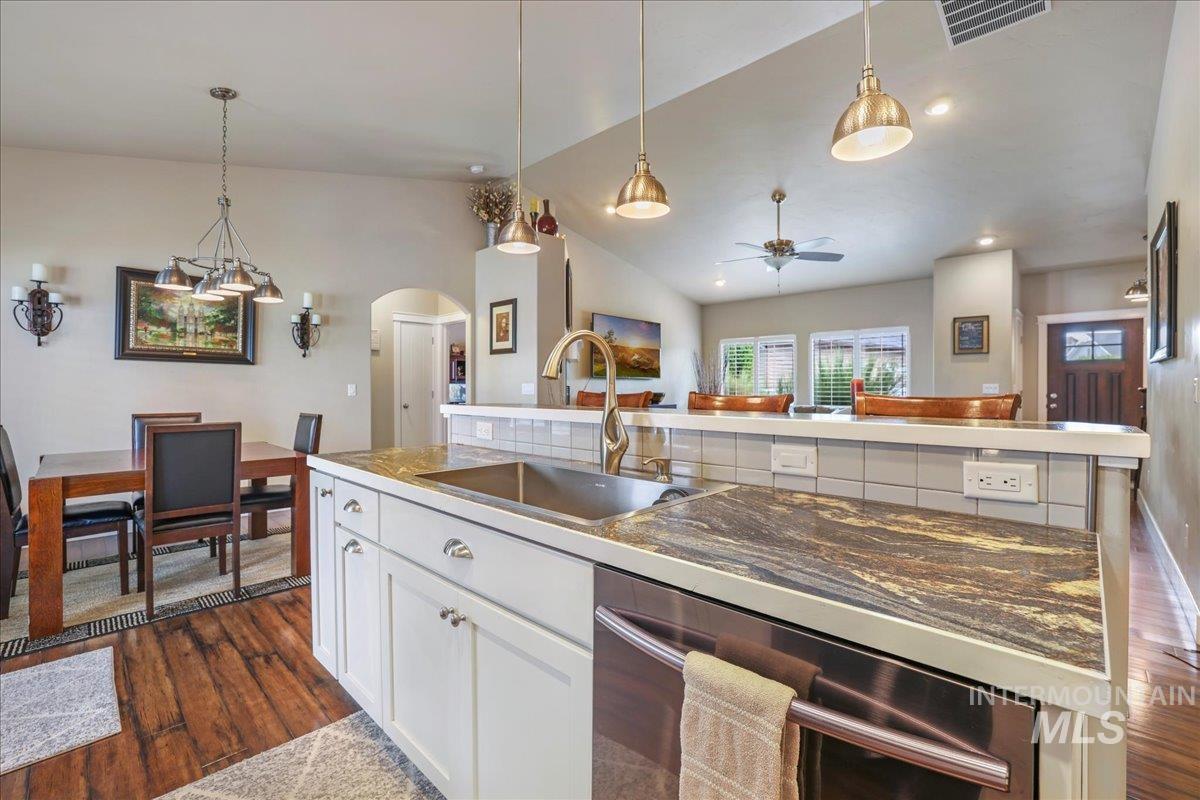 1434 Riverbend Pl Property Photo 16