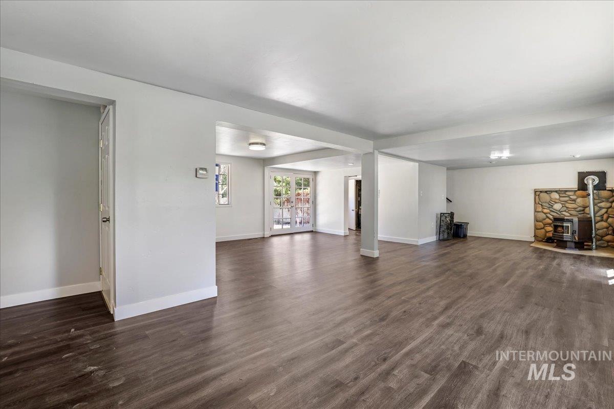 377 Maple Ave W Property Photo 2