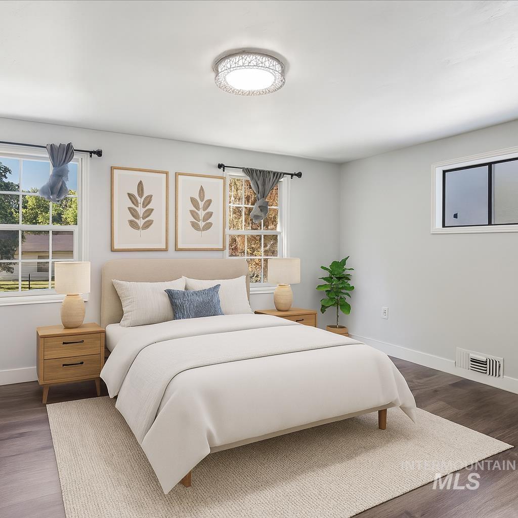 377 Maple Ave W Property Photo 3