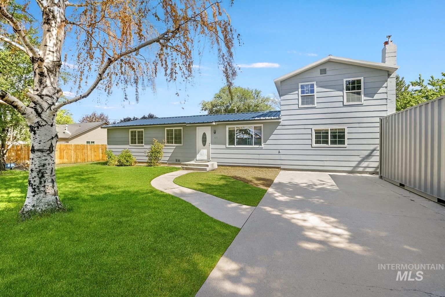 377 Maple Ave W Property Photo 5