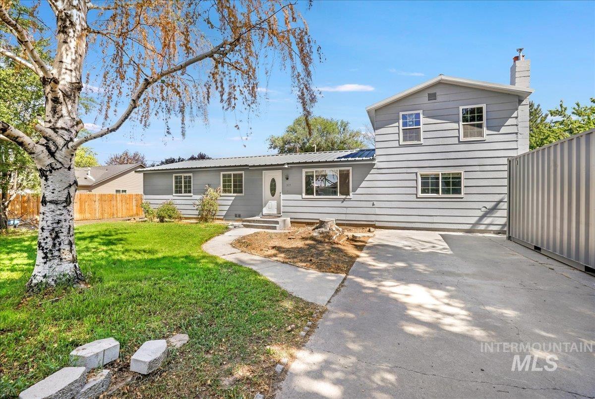 377 Maple Ave W Property Photo 6