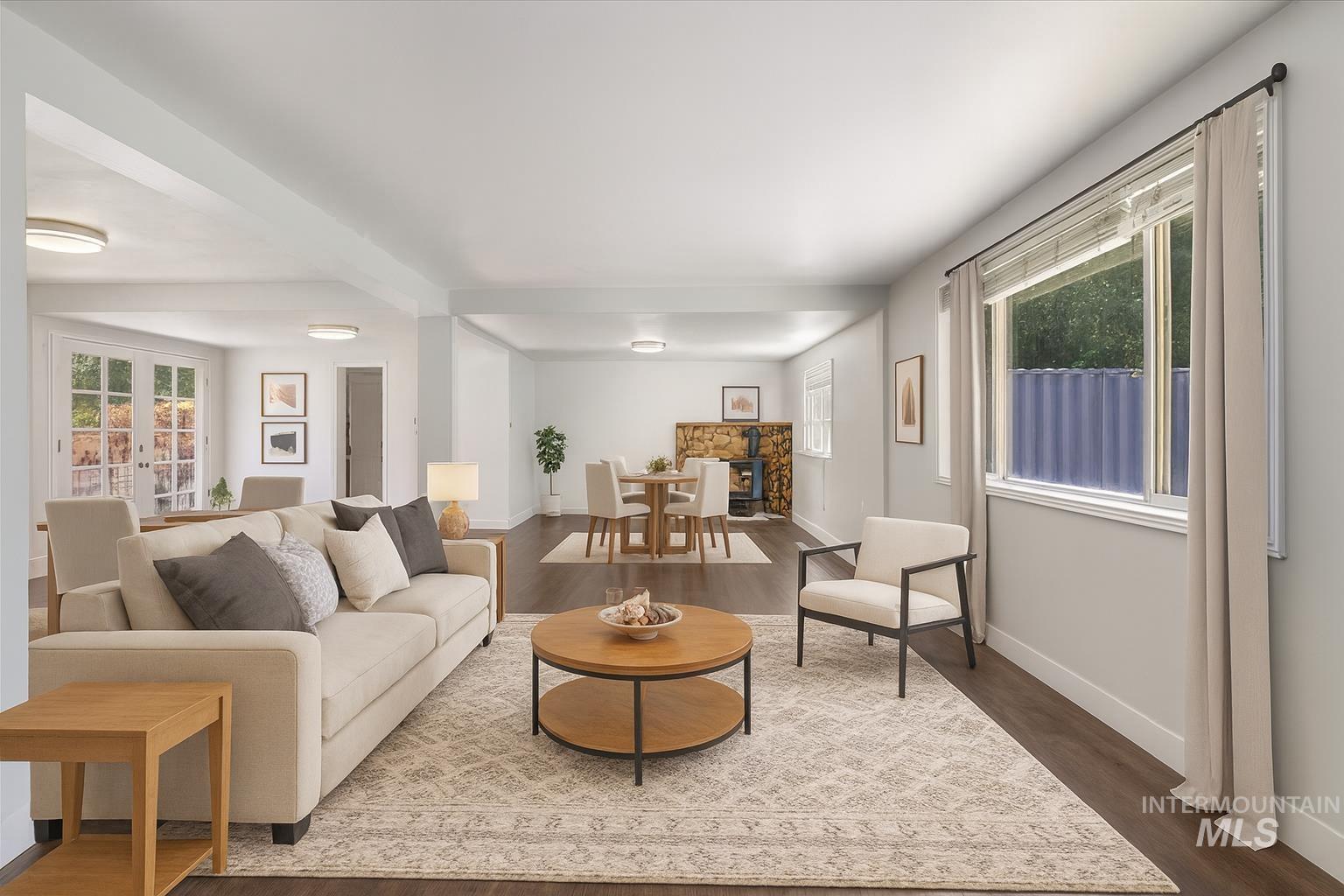 377 Maple Ave W Property Photo 10