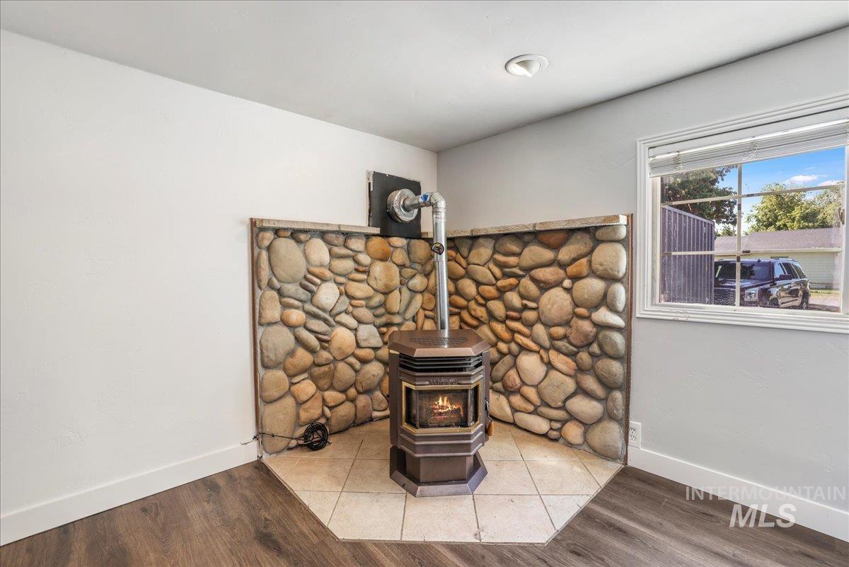 377 Maple Ave W Property Photo 13